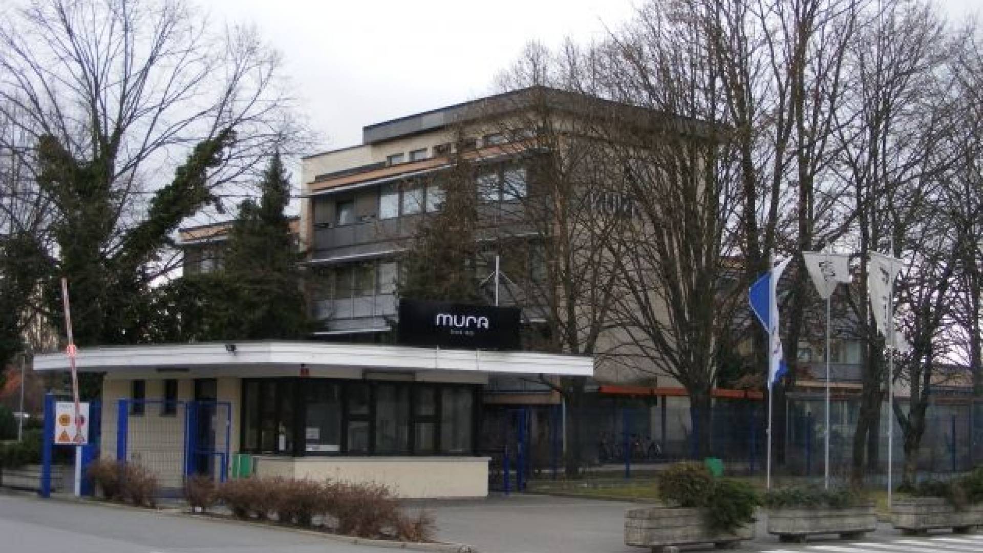 Vhod v Murino stavbo