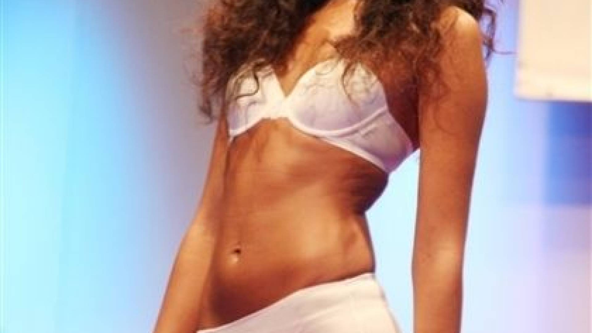 Bernie models 2009 (64).jpg