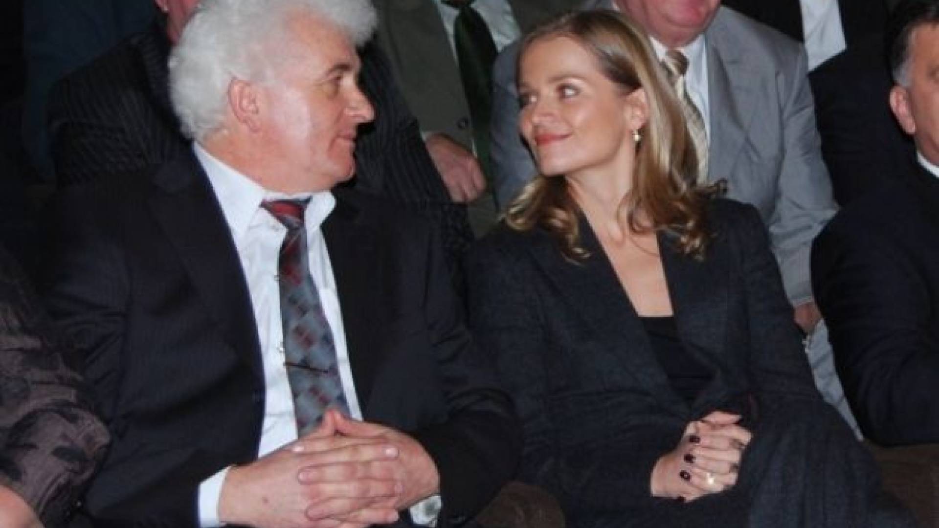 Poslanec Laszlo GÃ¶ncz v pogovoru z ministrico Kresalovo