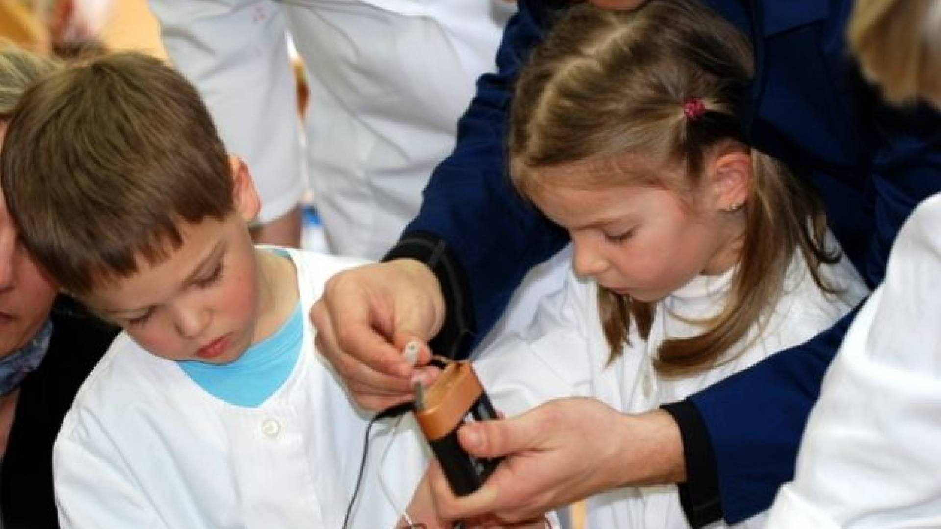 105 pomurskih vrtcev prejelo Skrinje odkritij (27).JPG