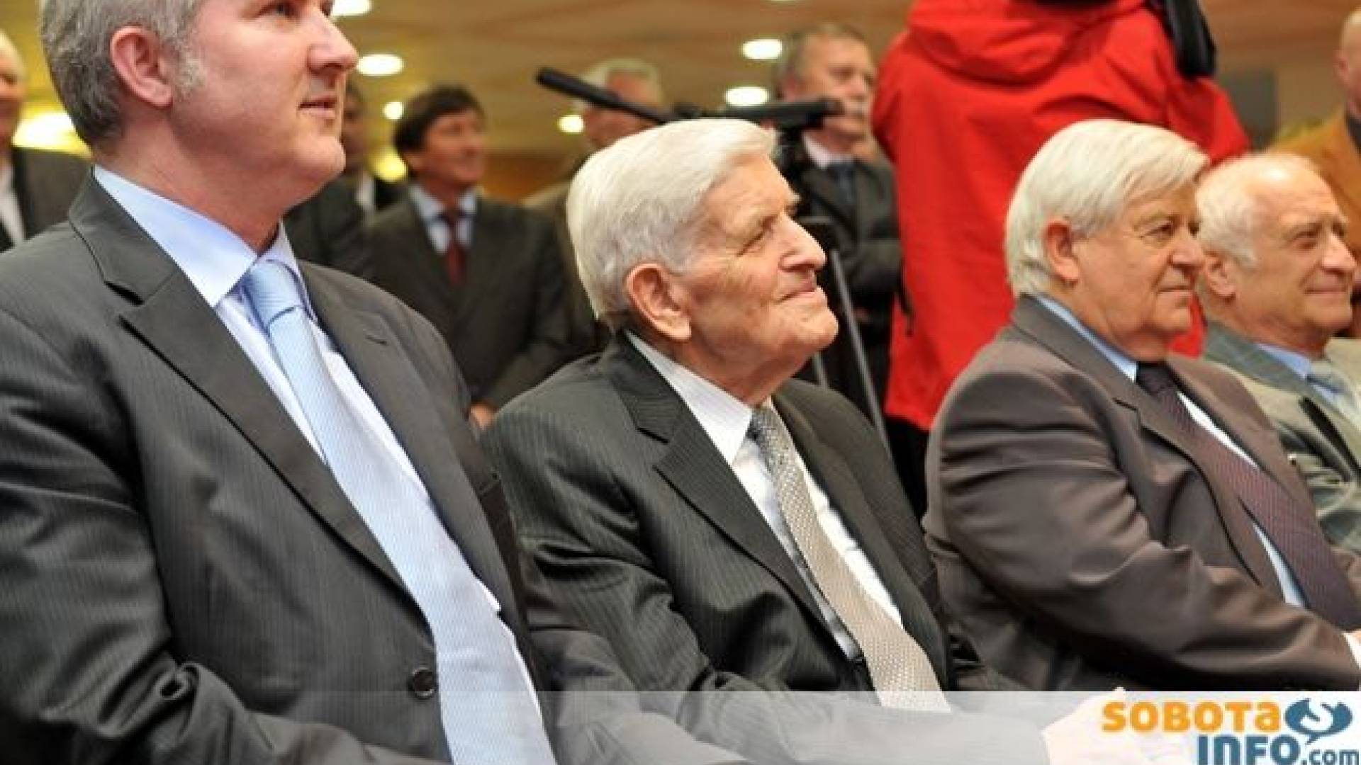 Župan MOMS Anton Štihec, Anton Vratuša in bivši predsednik Milan Kučan