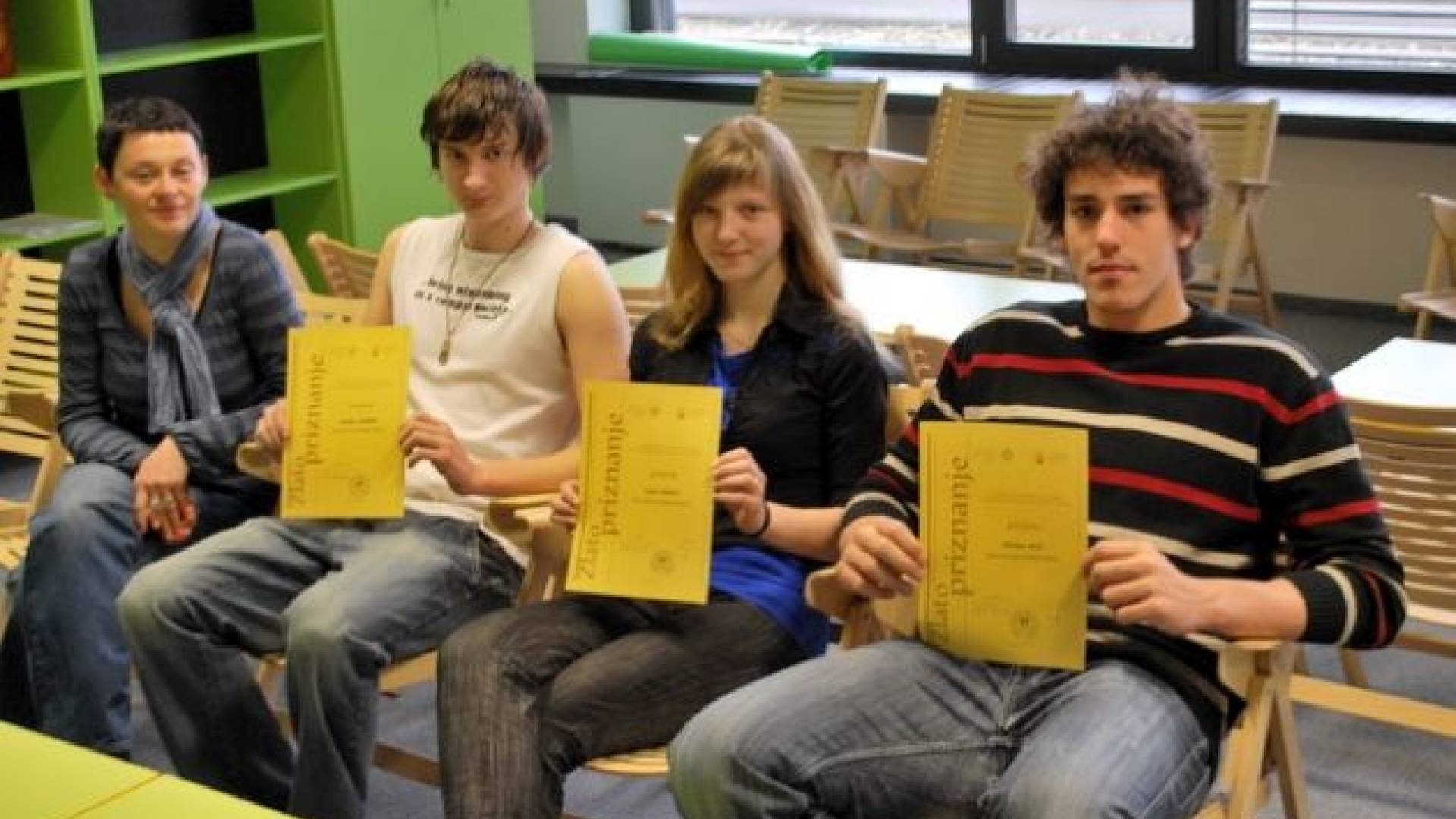 Udeleženeci tekmovanja z mentorico