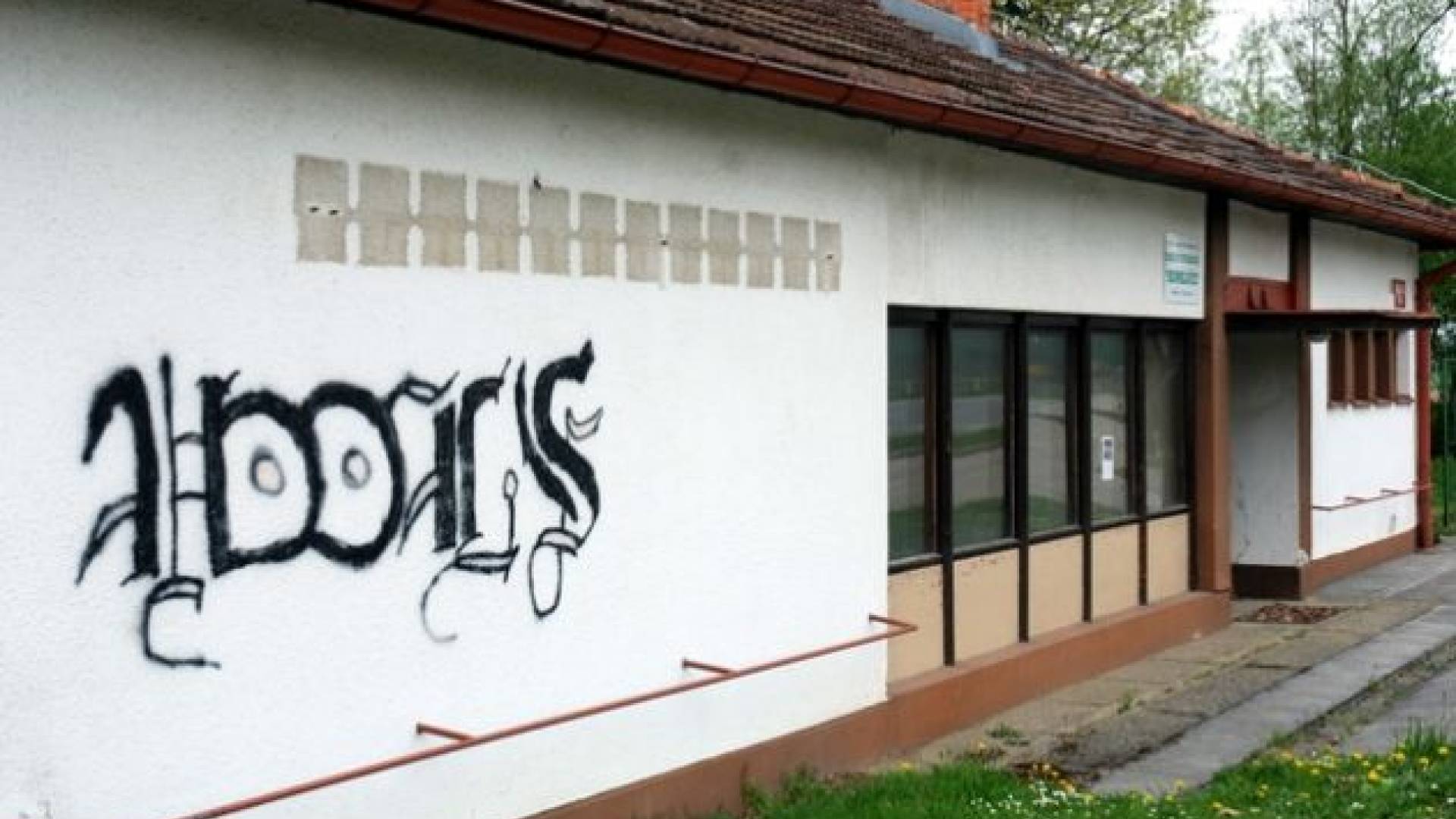 Starega gostinskega objekta na kopališču kmalu ne bo več