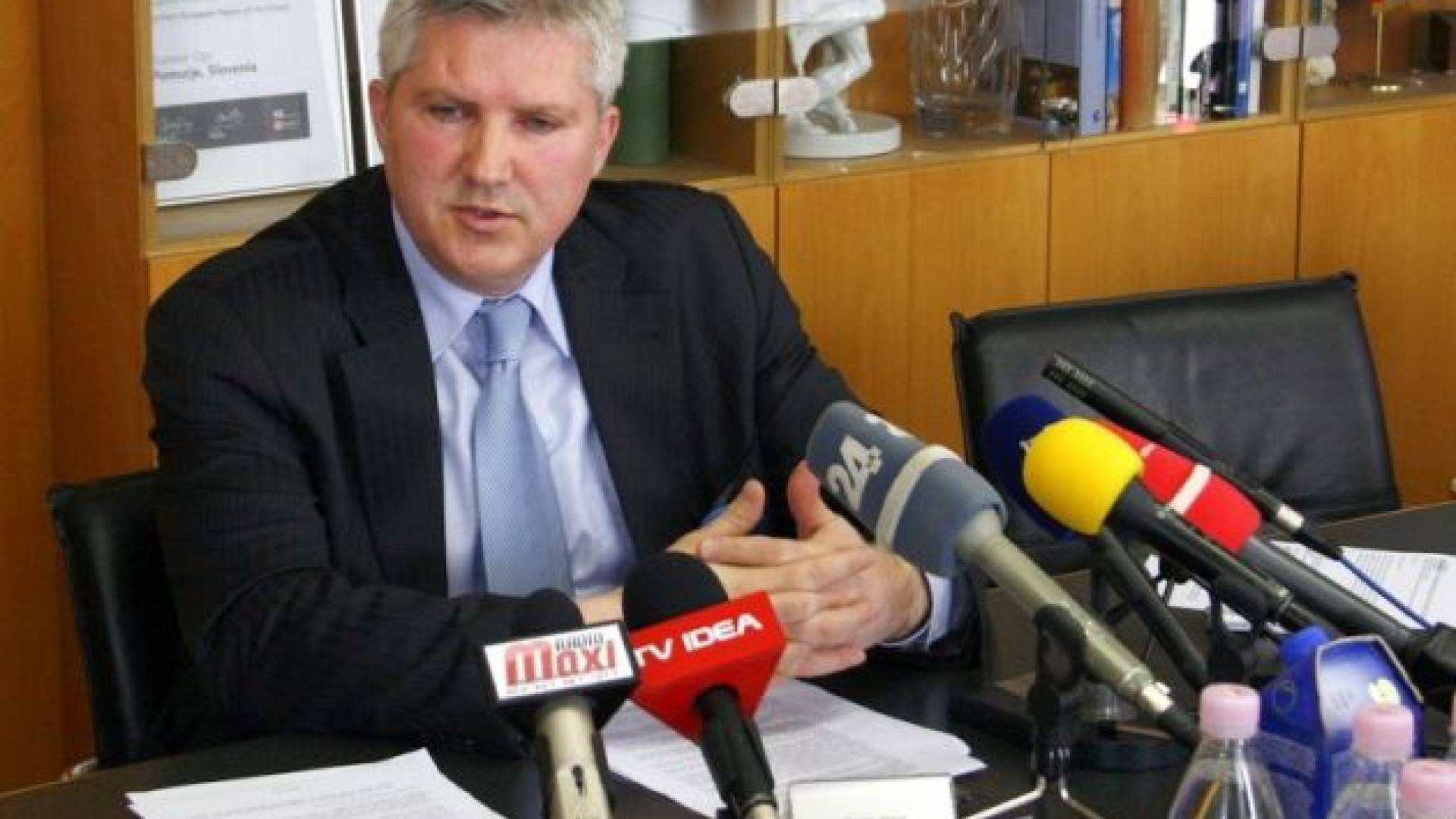 Štihec pravi, da Jelinčiču in Horvatu oprošča