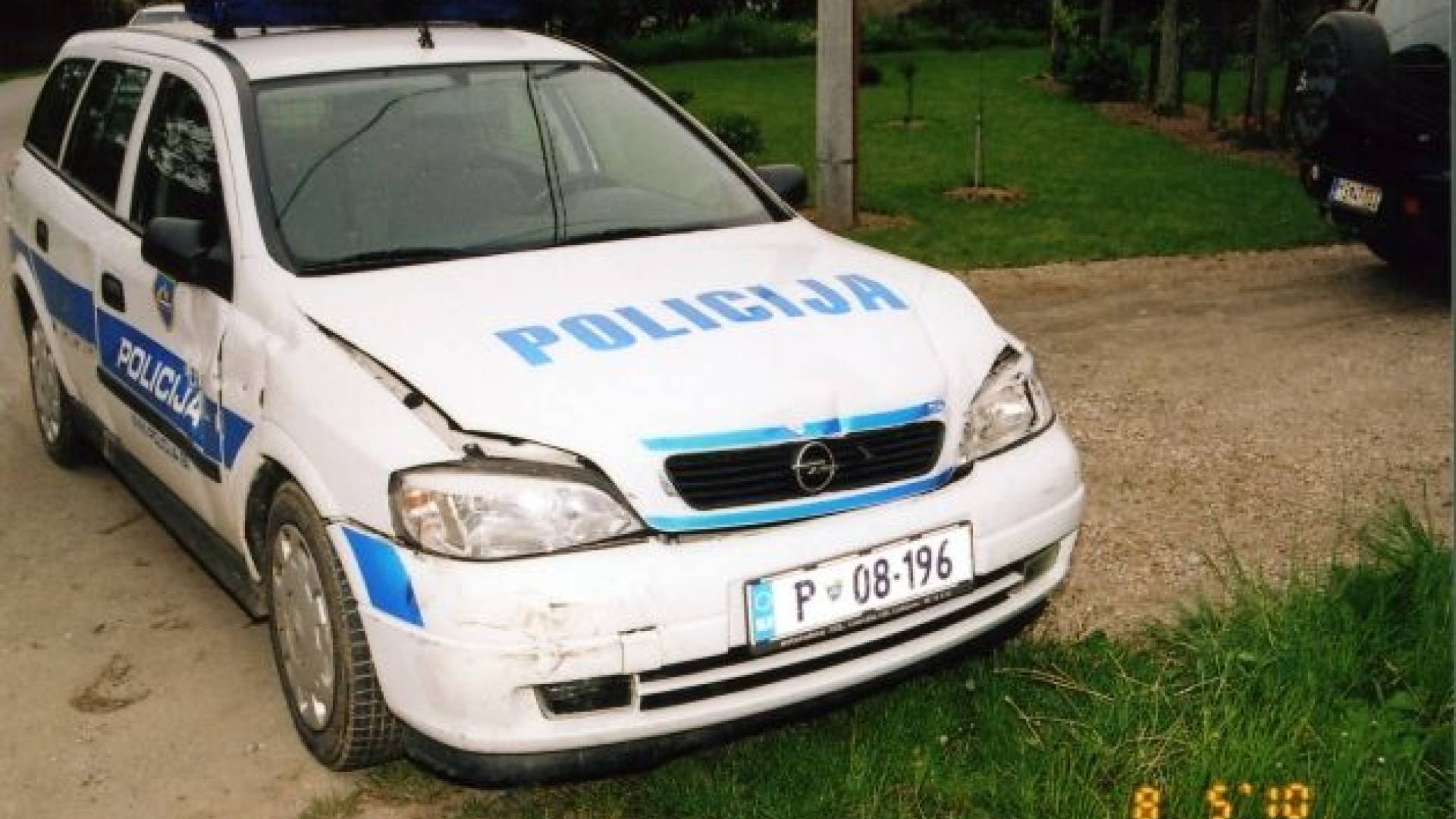 policijski avto 2.jpg