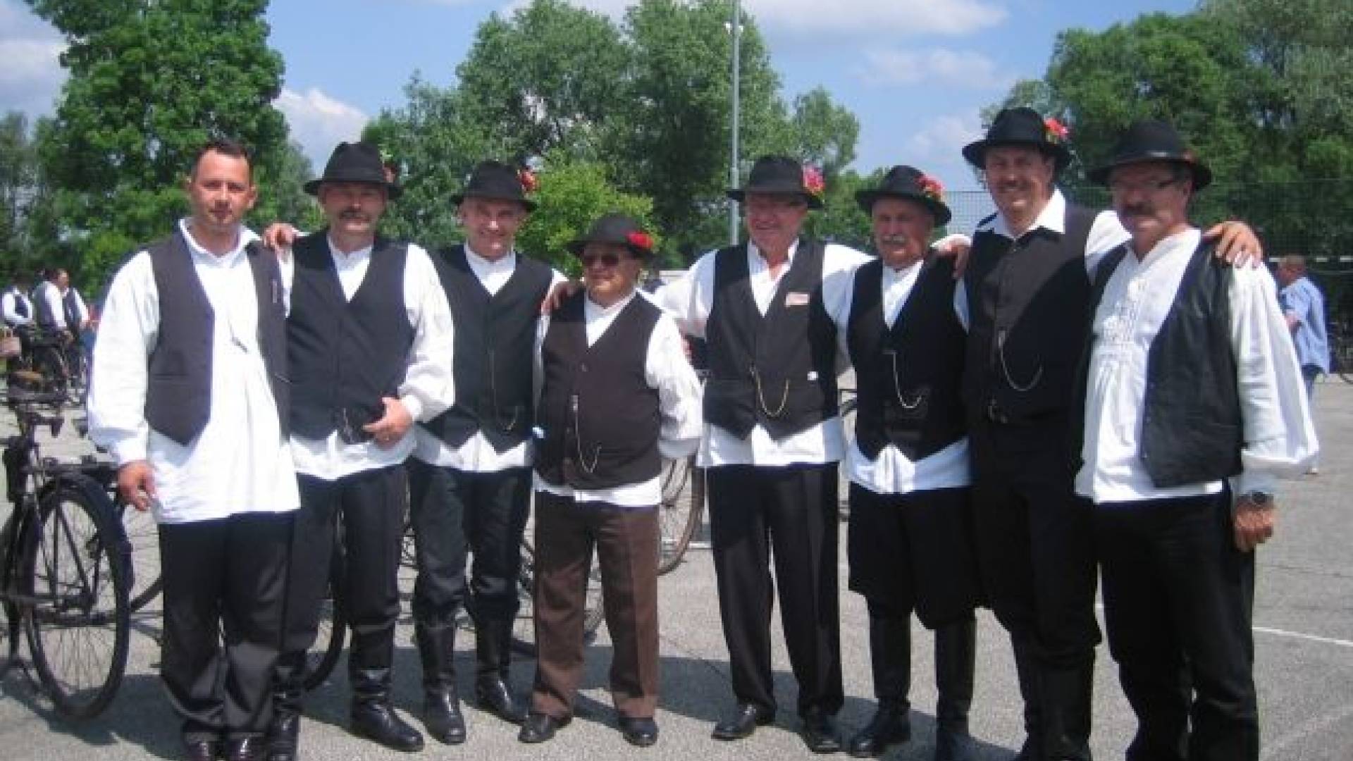 Ponosni člani društva Dimek