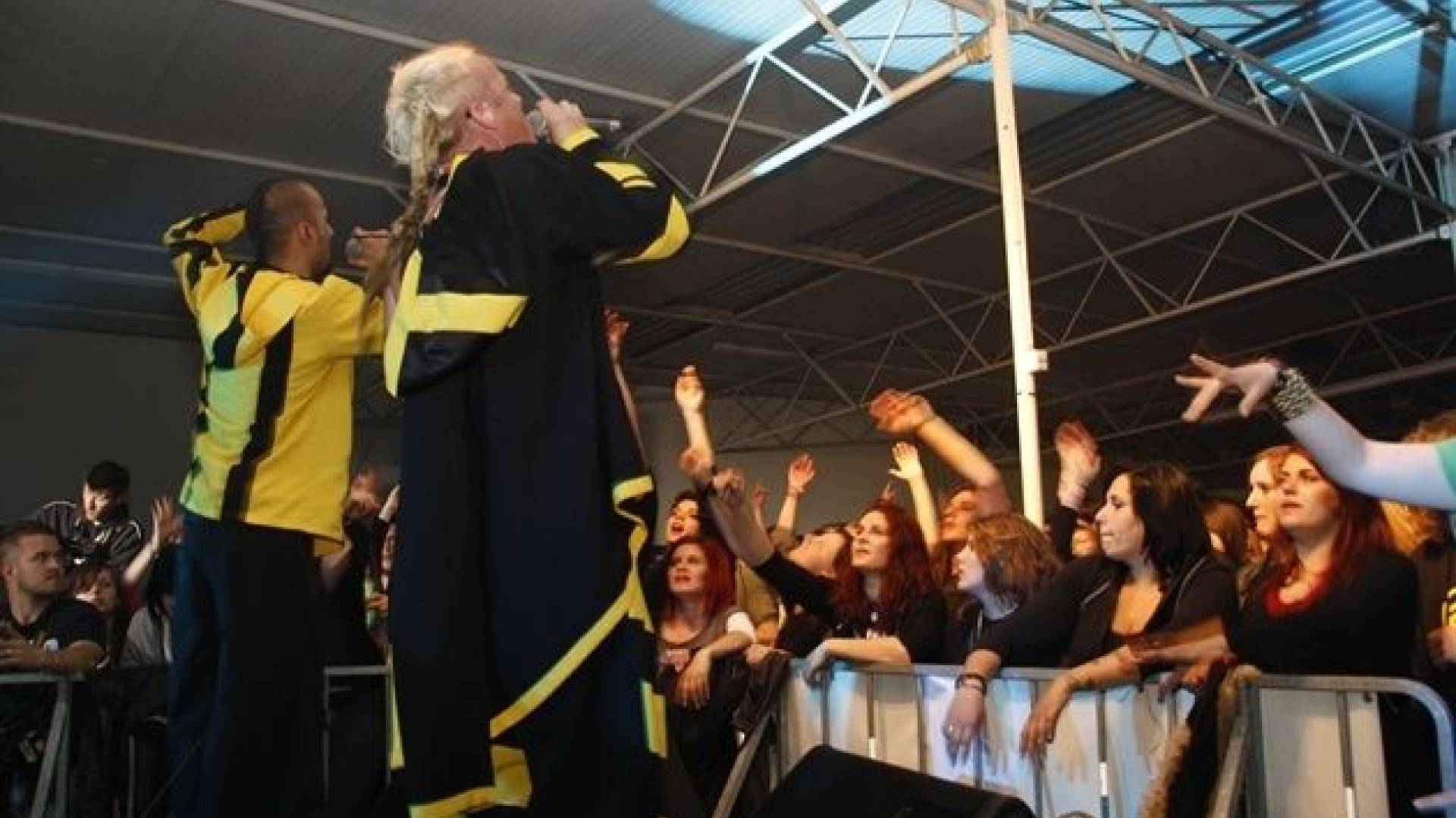 Dubioza kolektiv privabili približno 700 ljudi 