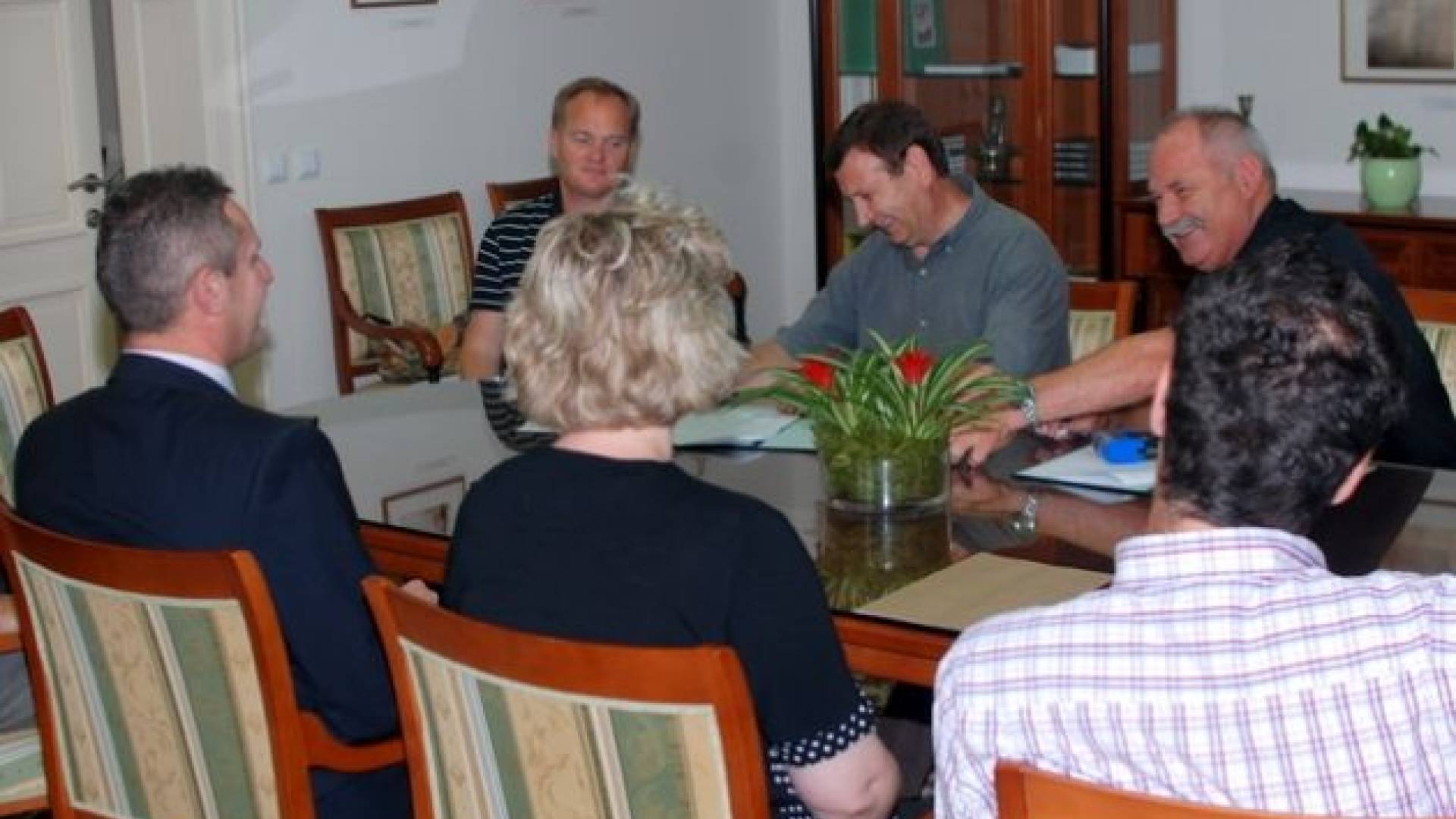 Včerajšnji podpis pogodbe v Mestni hiši v Lendavi