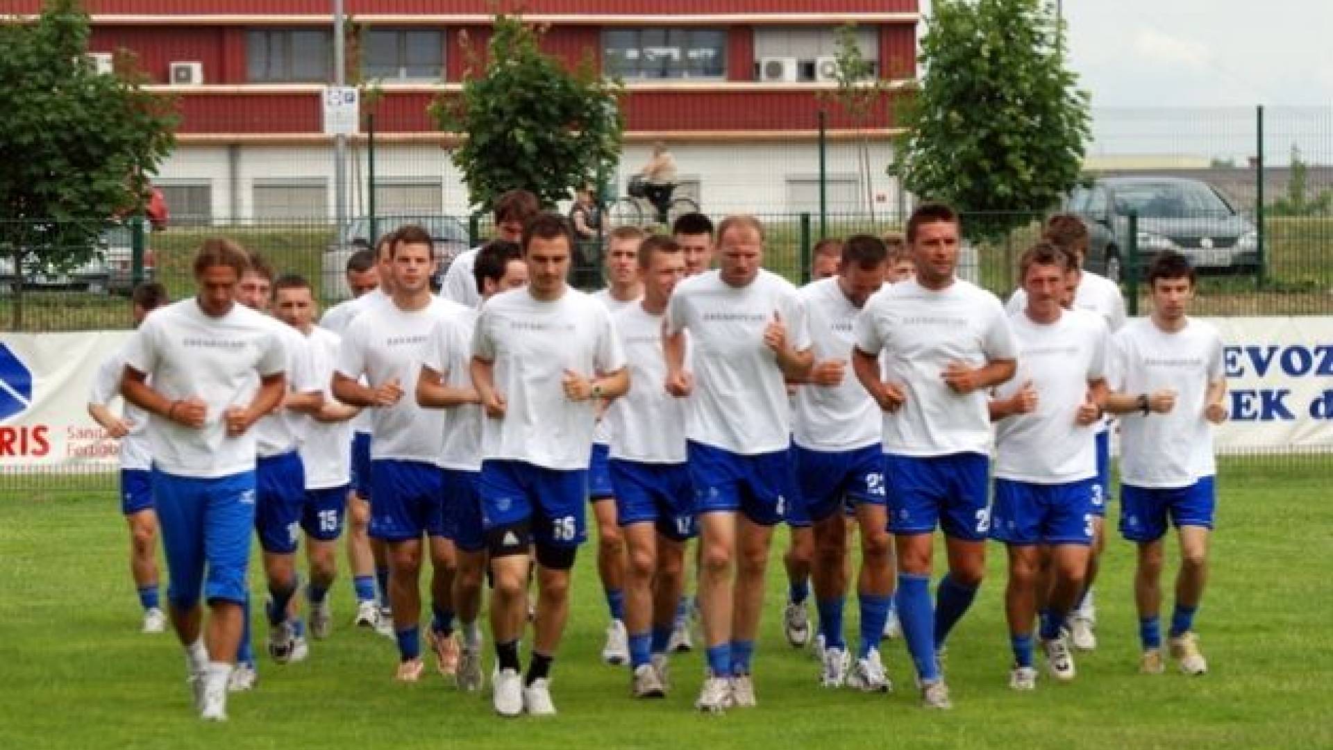 Nafta želi svojim igralcem zagotoviti stalno igranje.JPG