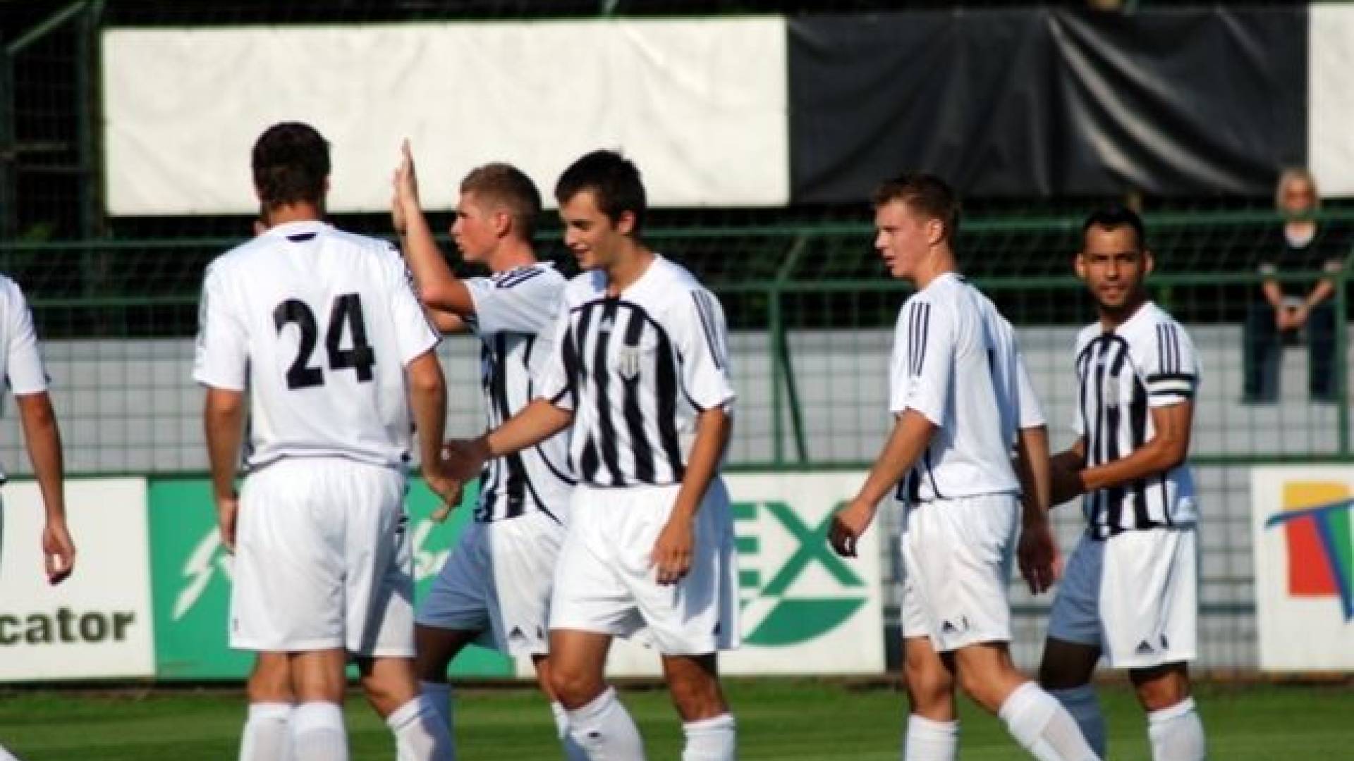 Mura je na prvi tekmi pokazala borbeno igro, ter zasluženo prišla do točke