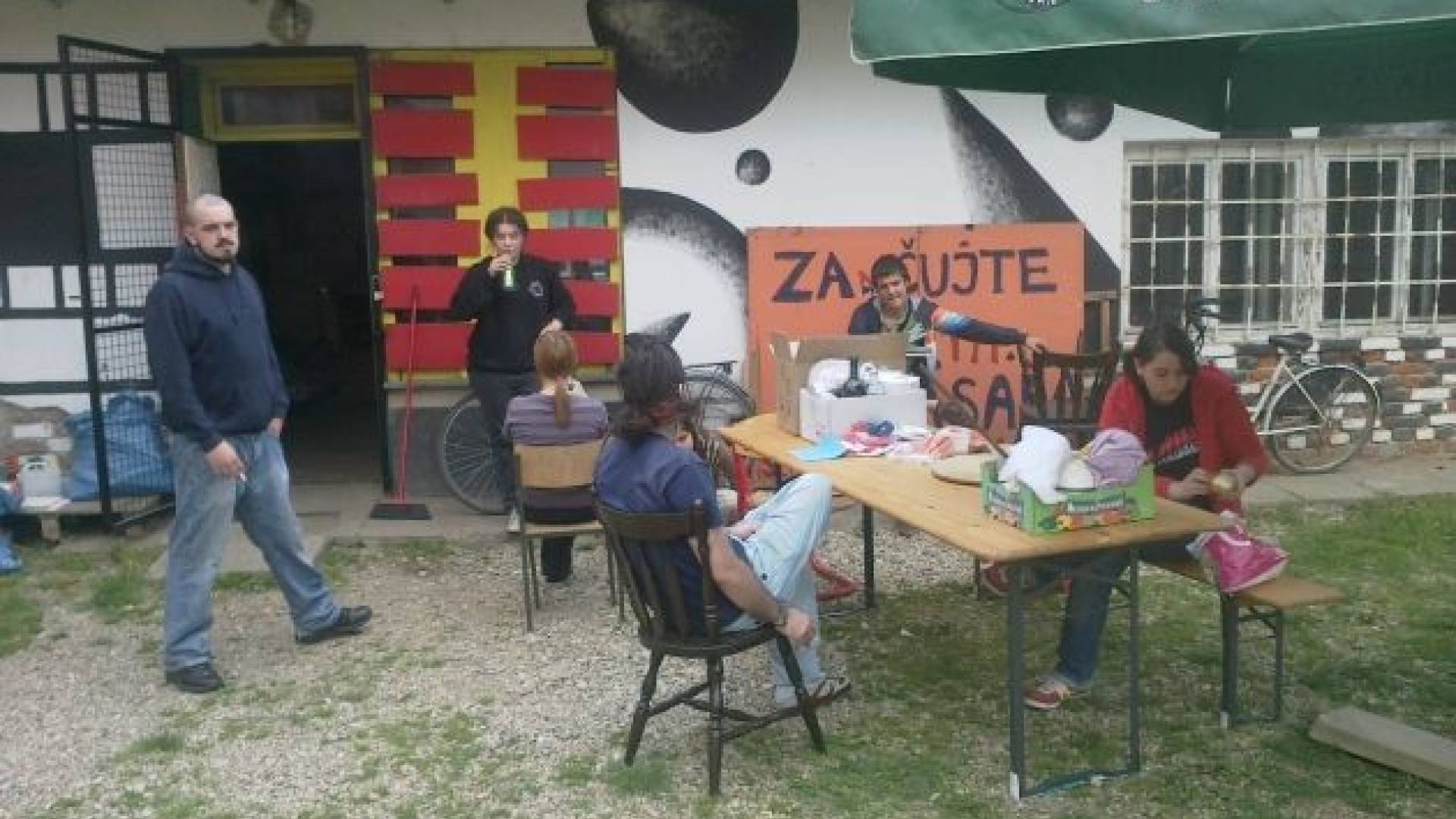 Prvi dan Majanja je minil v duhu čistilne akcije Ambasade