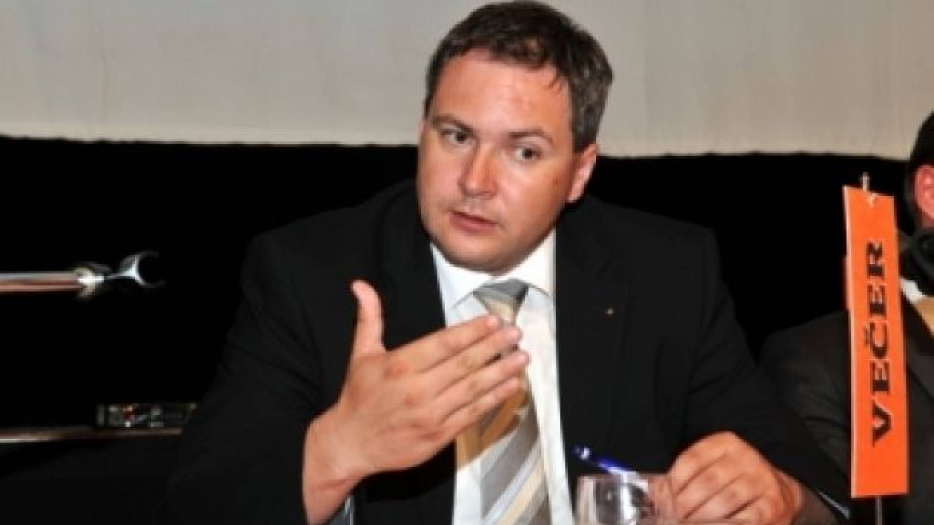 Škoda je precejšnja: do sedaj je bilo prizadetih 2.500 čebeljih družin.