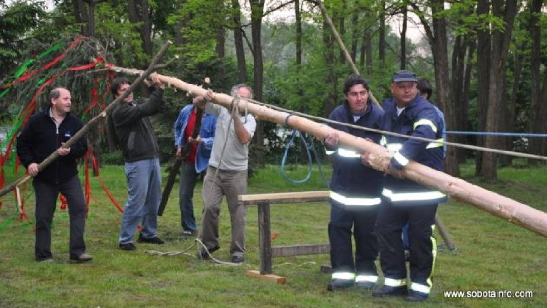 V Krogu so mlaj postavljali ročno