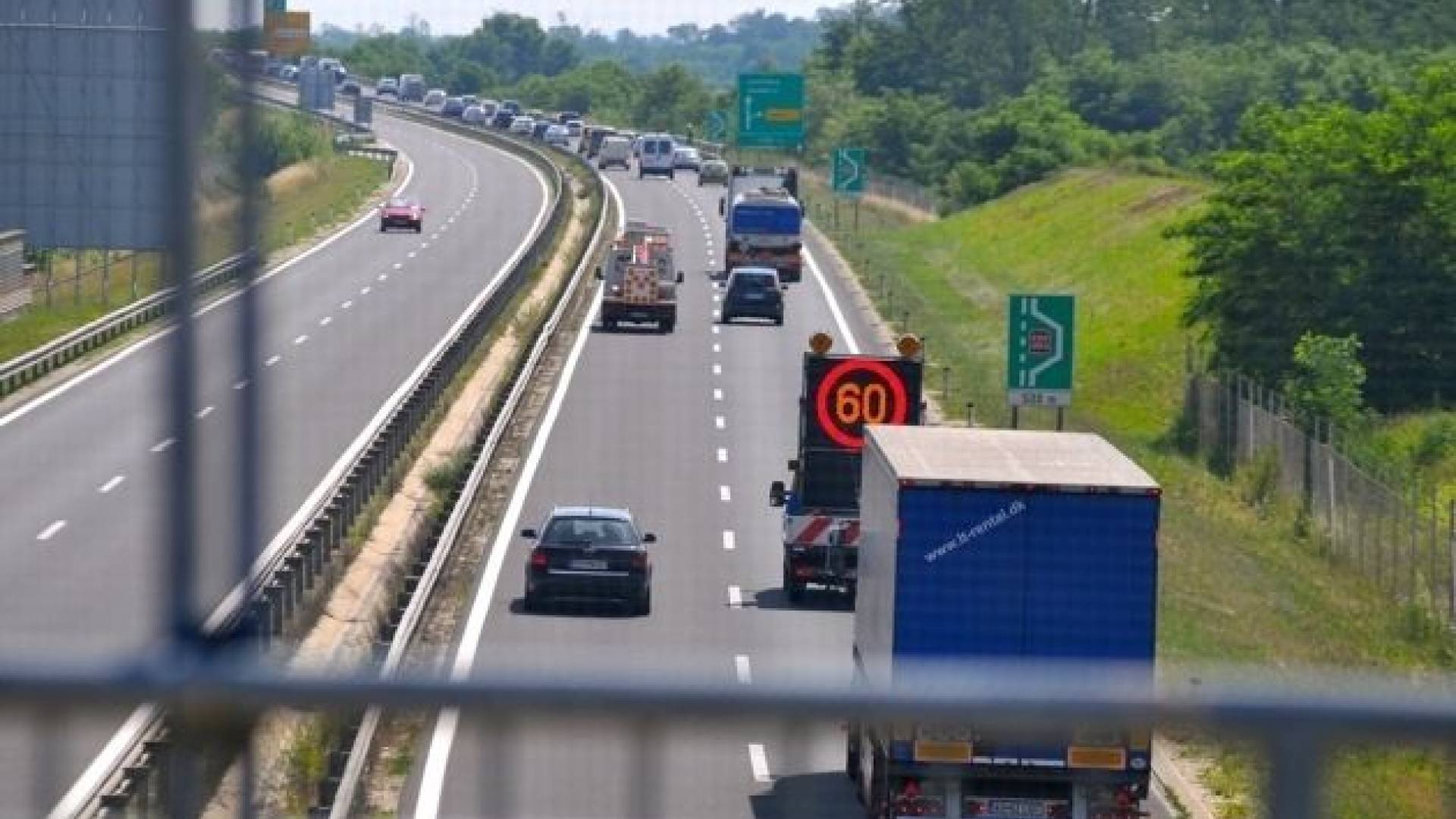 Policisti so protestnike na Pomurki izločali iz prometa.