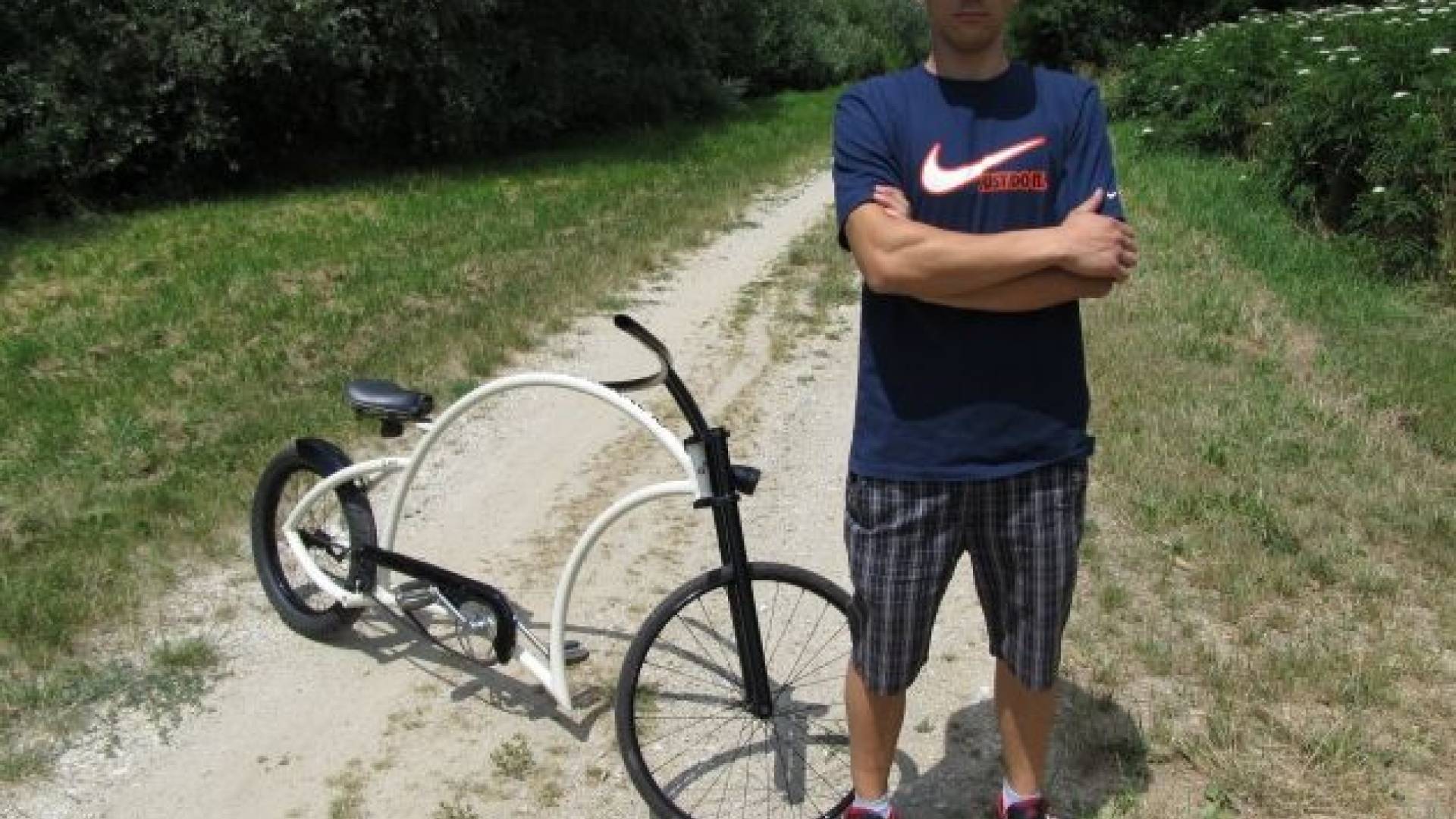 Predeluje stara kolesa, še vedno pa se najraje posveti izvedbi lastnih idej.