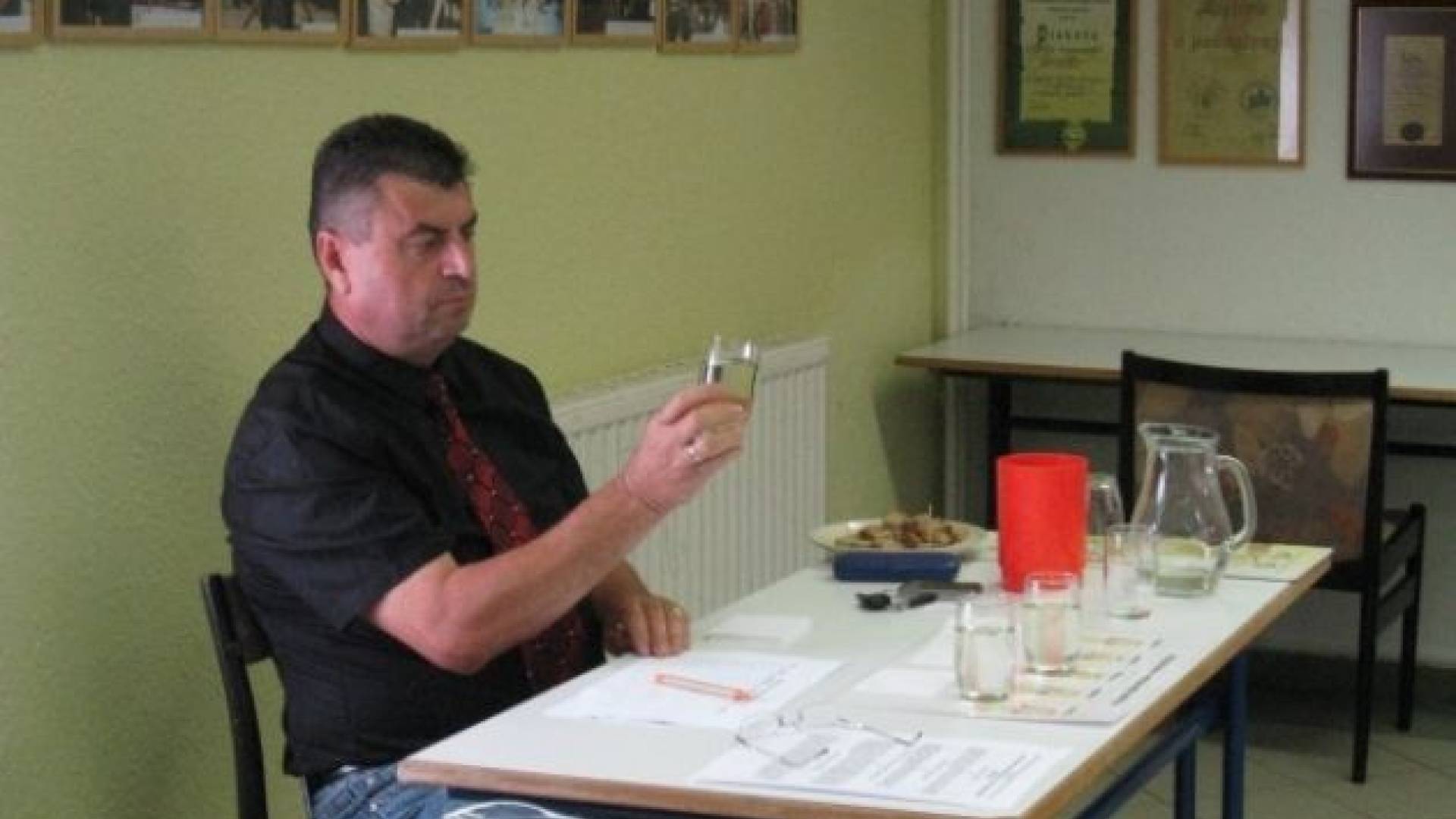 Ocenjevanje špricerjev je eno redkih strokovno vodenih ocenjevanj kakovosti pri nas. 