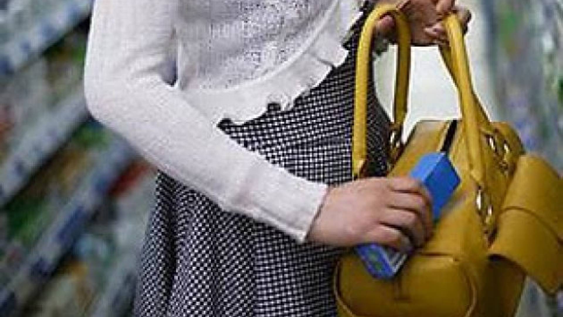 Woman shoplifting.jpg