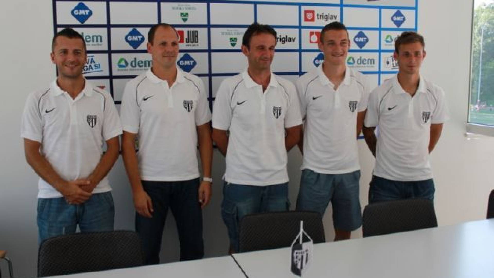 Murašem bodo pomagali obstati med elito