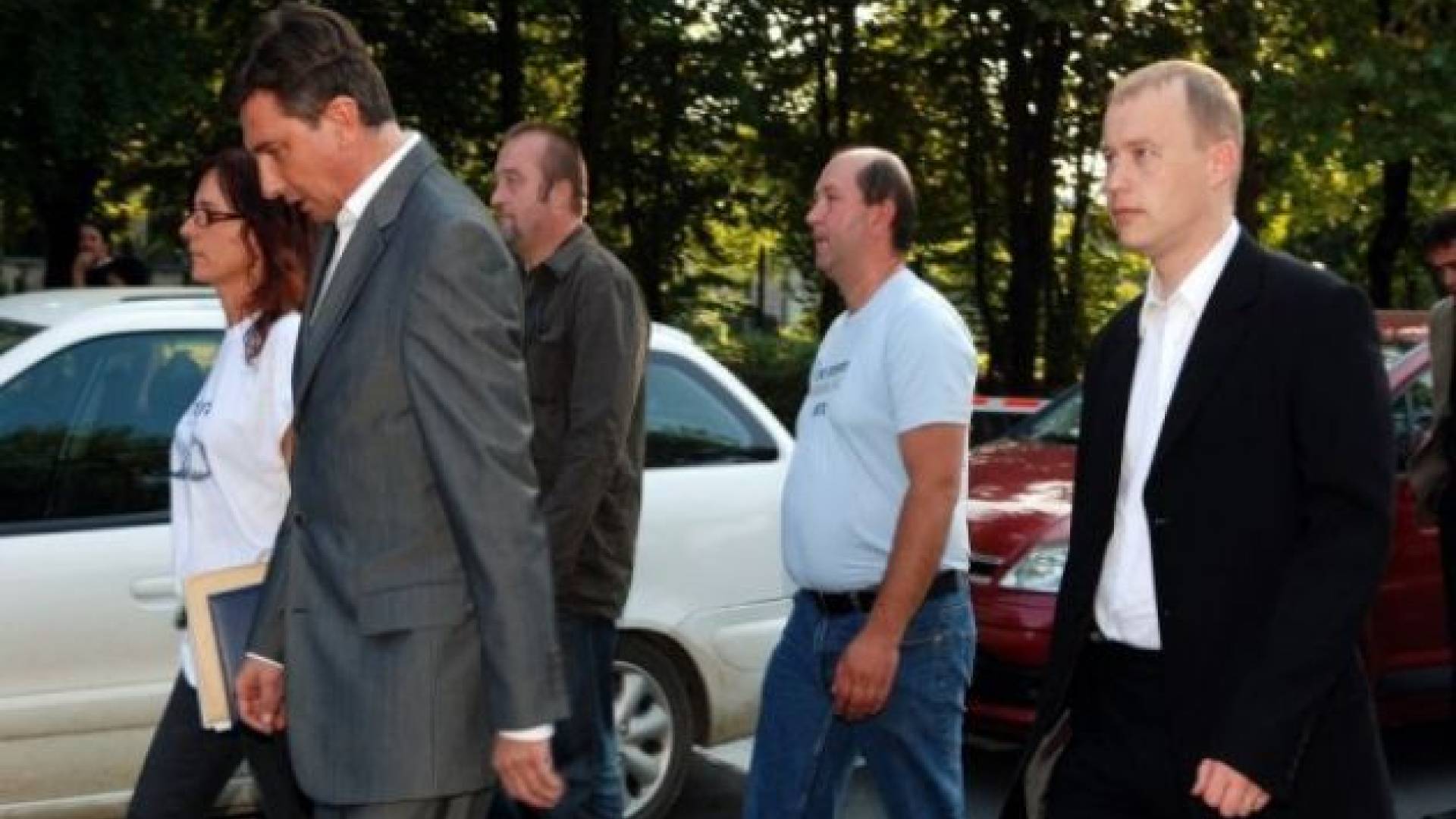 Premier Borut Pahor in gospodarski minister Matej Lahovnik pri Murinih delavcih septembra 2009.