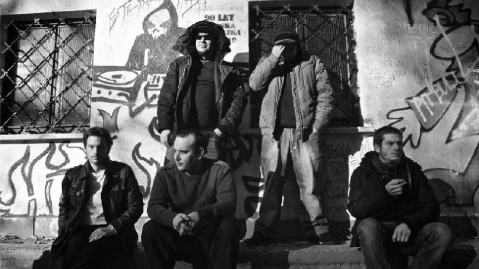 Stekli psi snemajo nov album