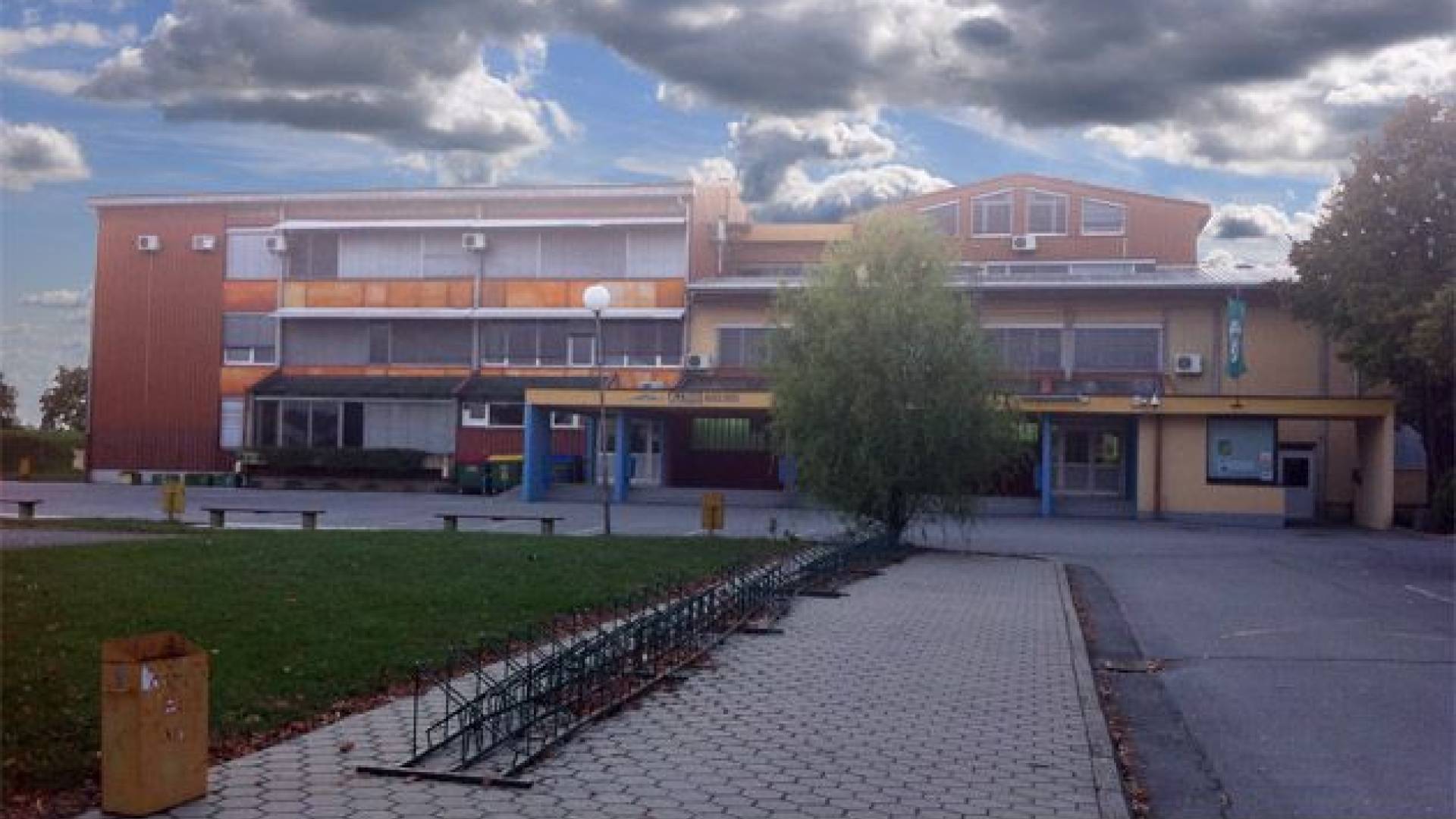 Nad Gimnazijo Murska Sobota se zgrinjajo temni oblaki