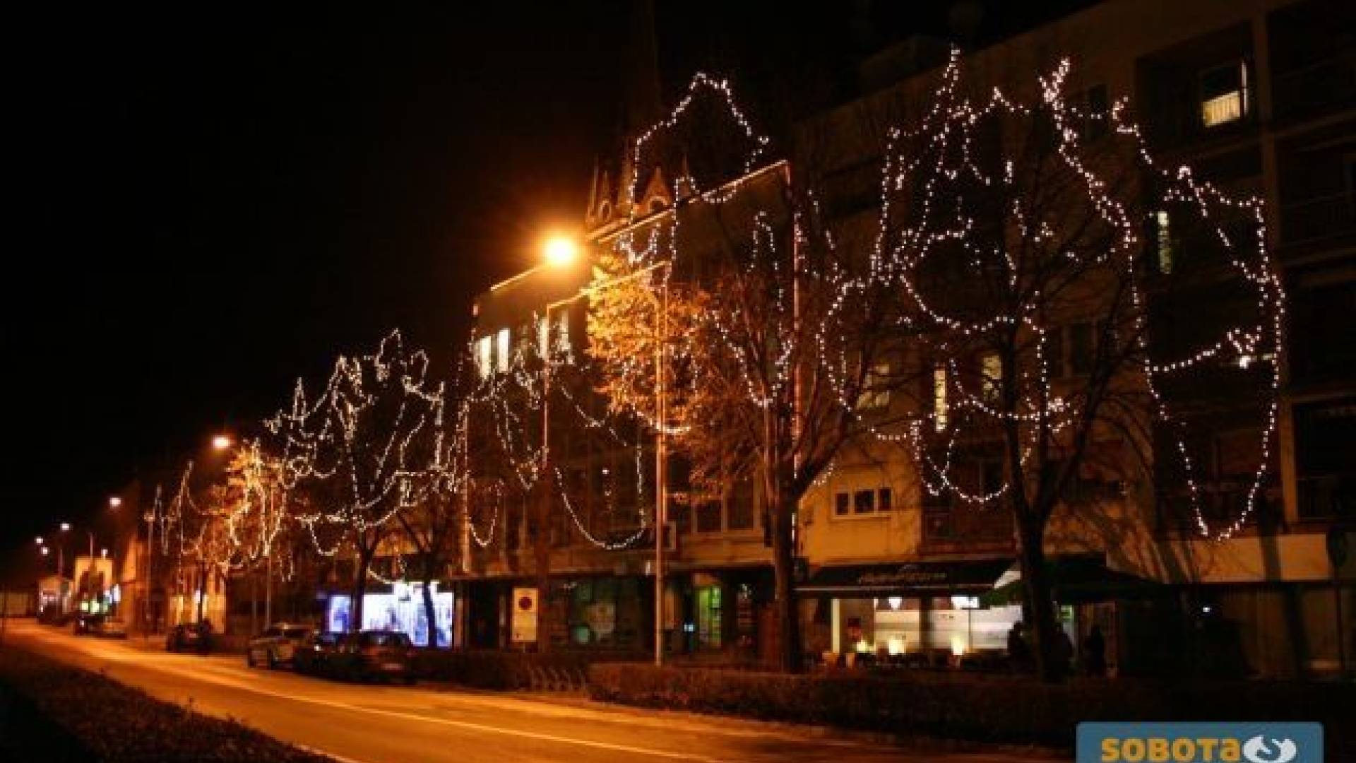 Tako je bila lani videti Murska Sobota zvečer, brez obiskovalcev. Bo letos predbožično novoletni sejem to spremenil?