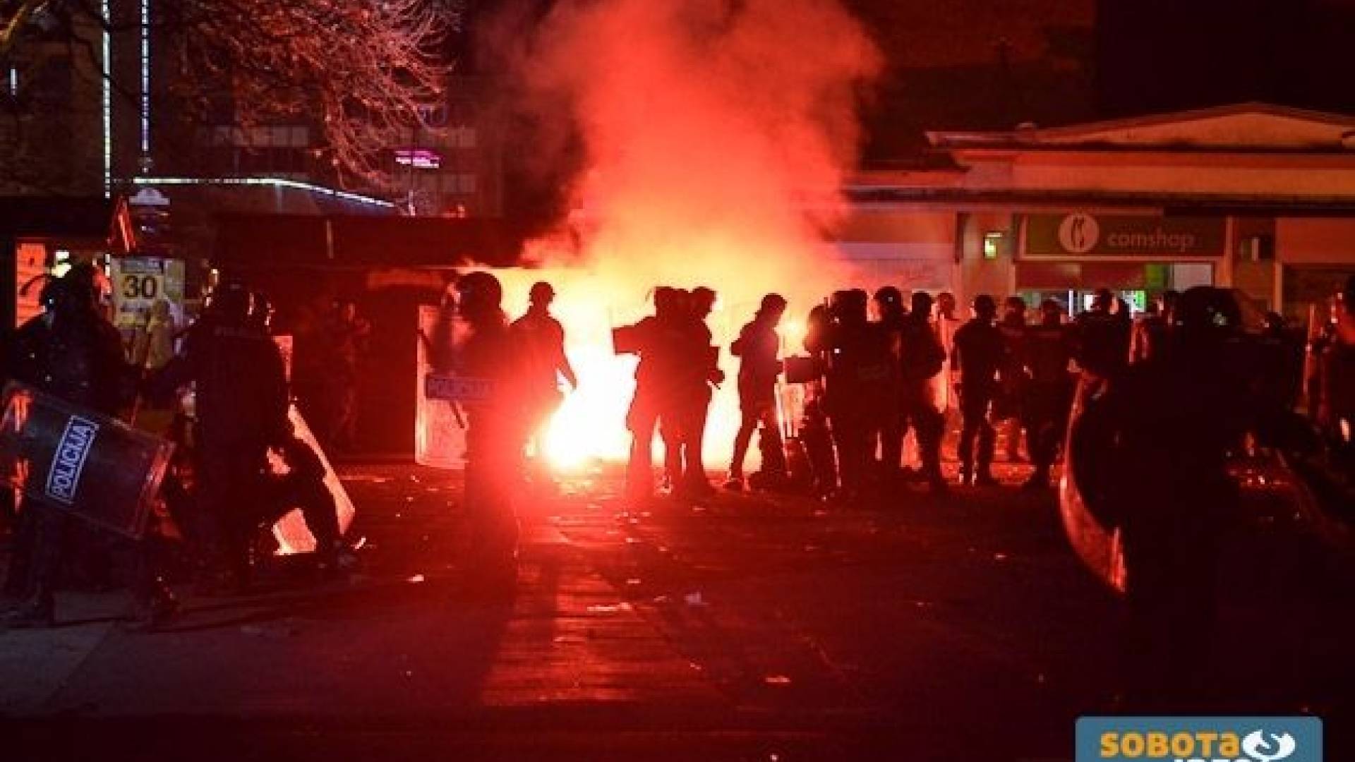 Fotografija posneta na tretji mariborski vstaji ( Foto: Tadej Kirinčič).