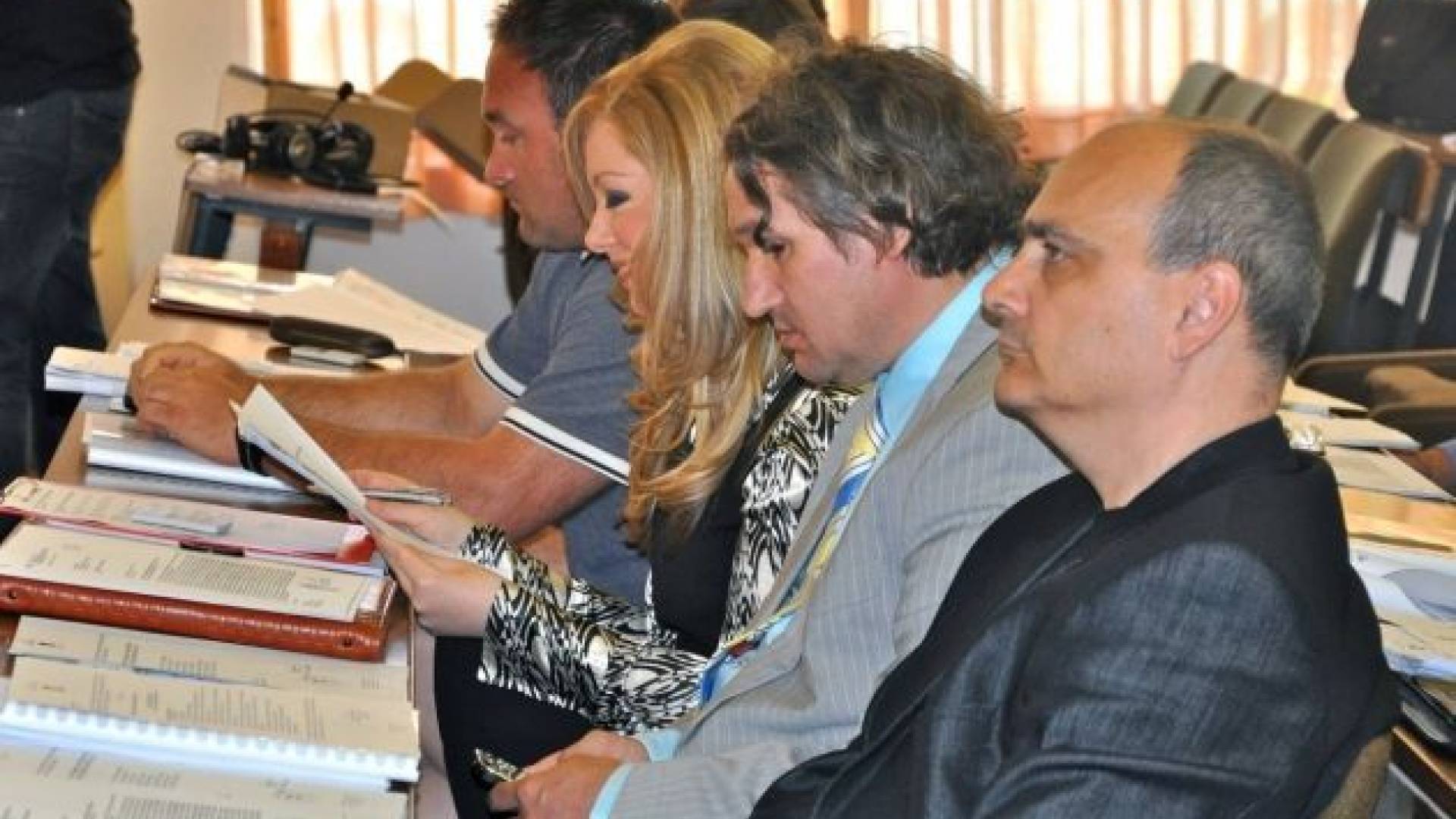 Kako se bodo odločili na občinski upravi, ni znano. Med svetniki pa vsekakor vlada več navdušenja za ipade kot 'navadne' prenosnike.