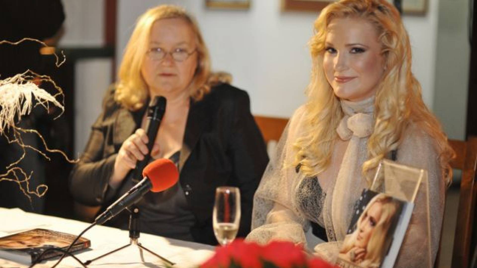 Danica Lovenjak je zbranim gostom predstavila knjigo "Zdravi in lepi"