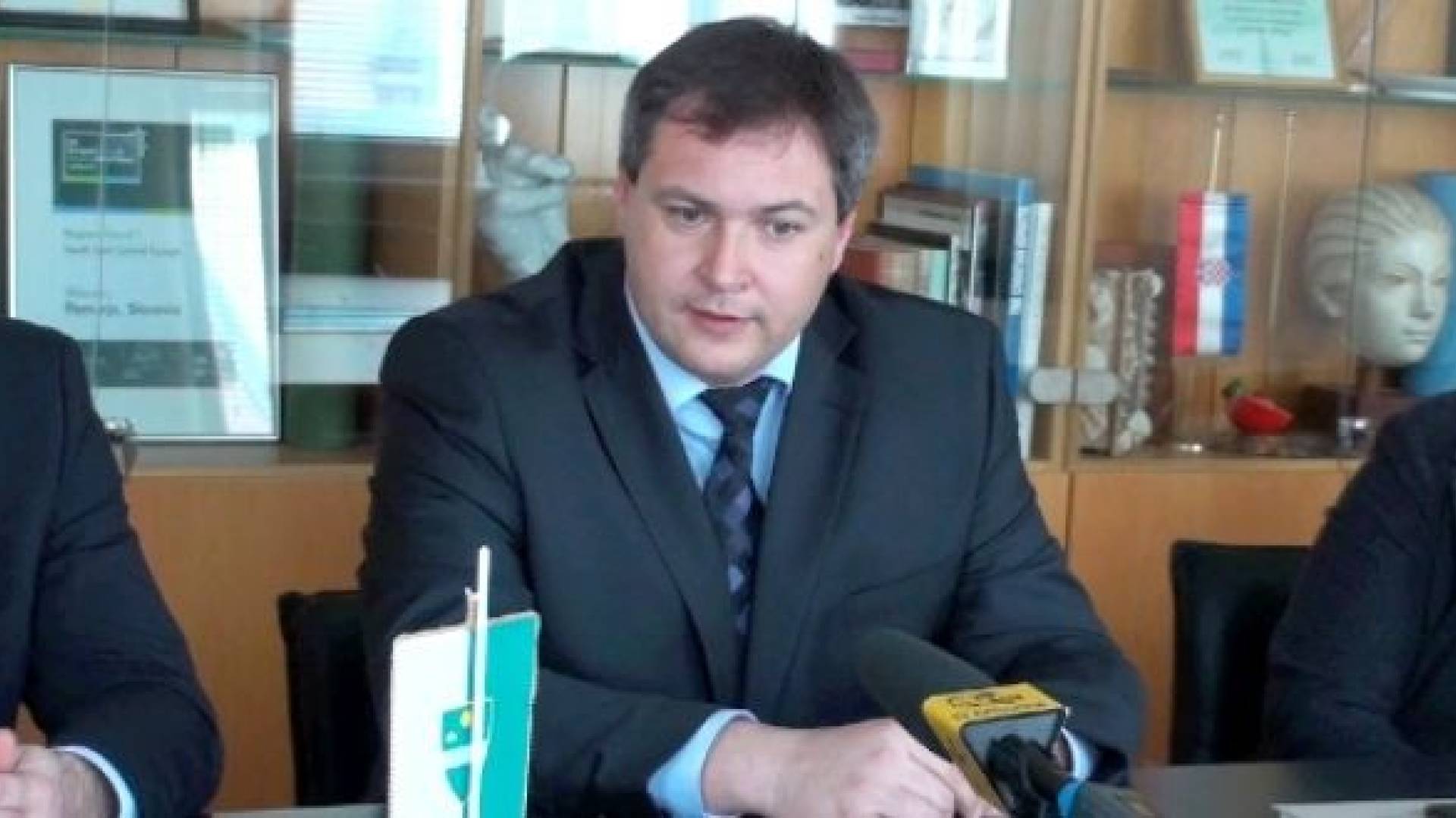 Dejan Židan v tem mandatu prvič v vlogi poslanca. Občanke in občani ga lahko obiščejo vsak prvi ponedeljek.