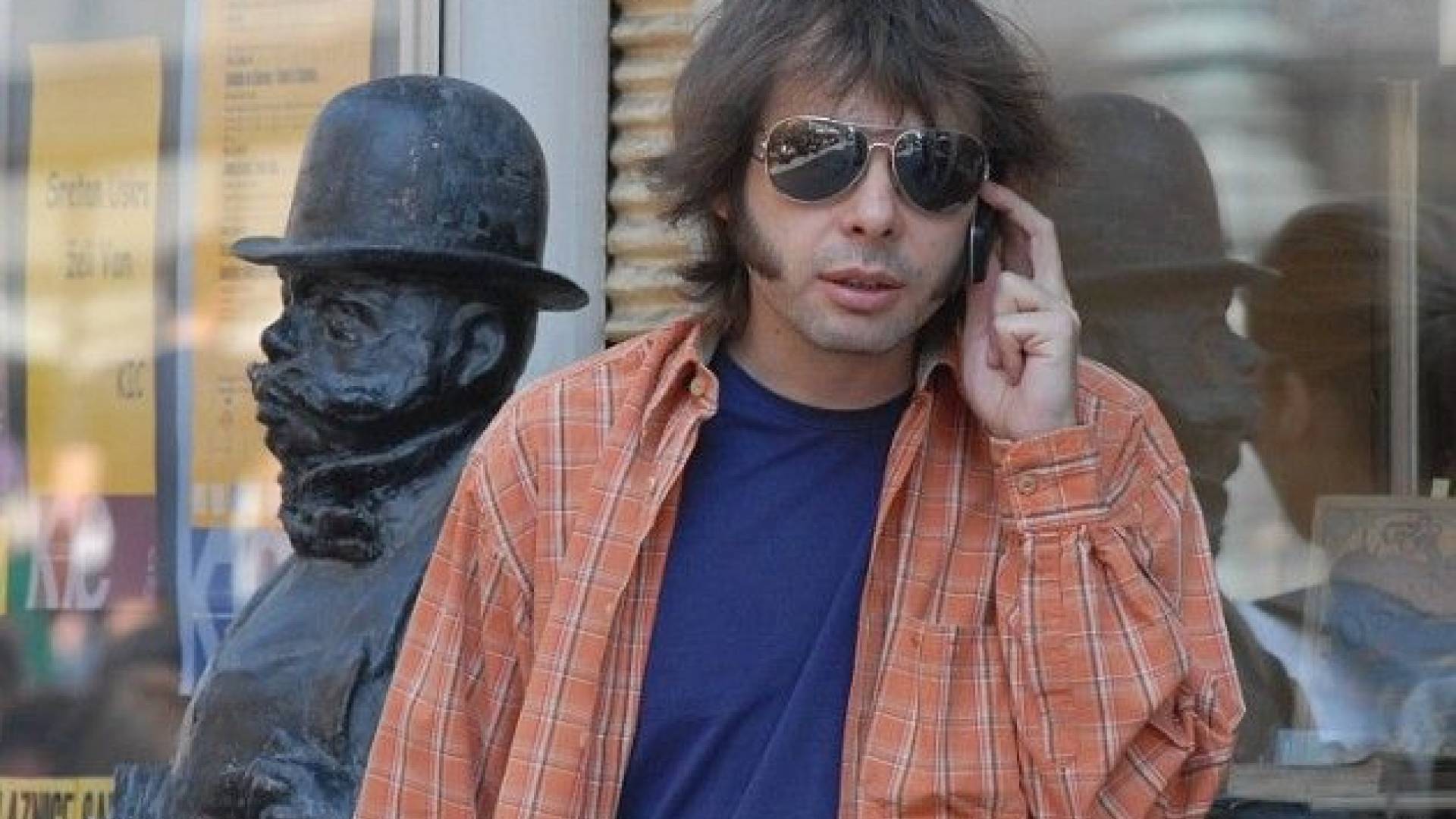 Gordan Muratović z umetniškim imenom Coco Mosquito je ustanovitelj in producent hrvaške glasbene skupine Jinx. 