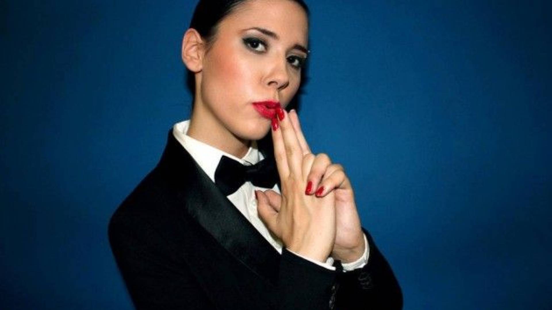 "Prikazali so me kot neko konfliktno osebo," pravi Alma o pevskem šovu.