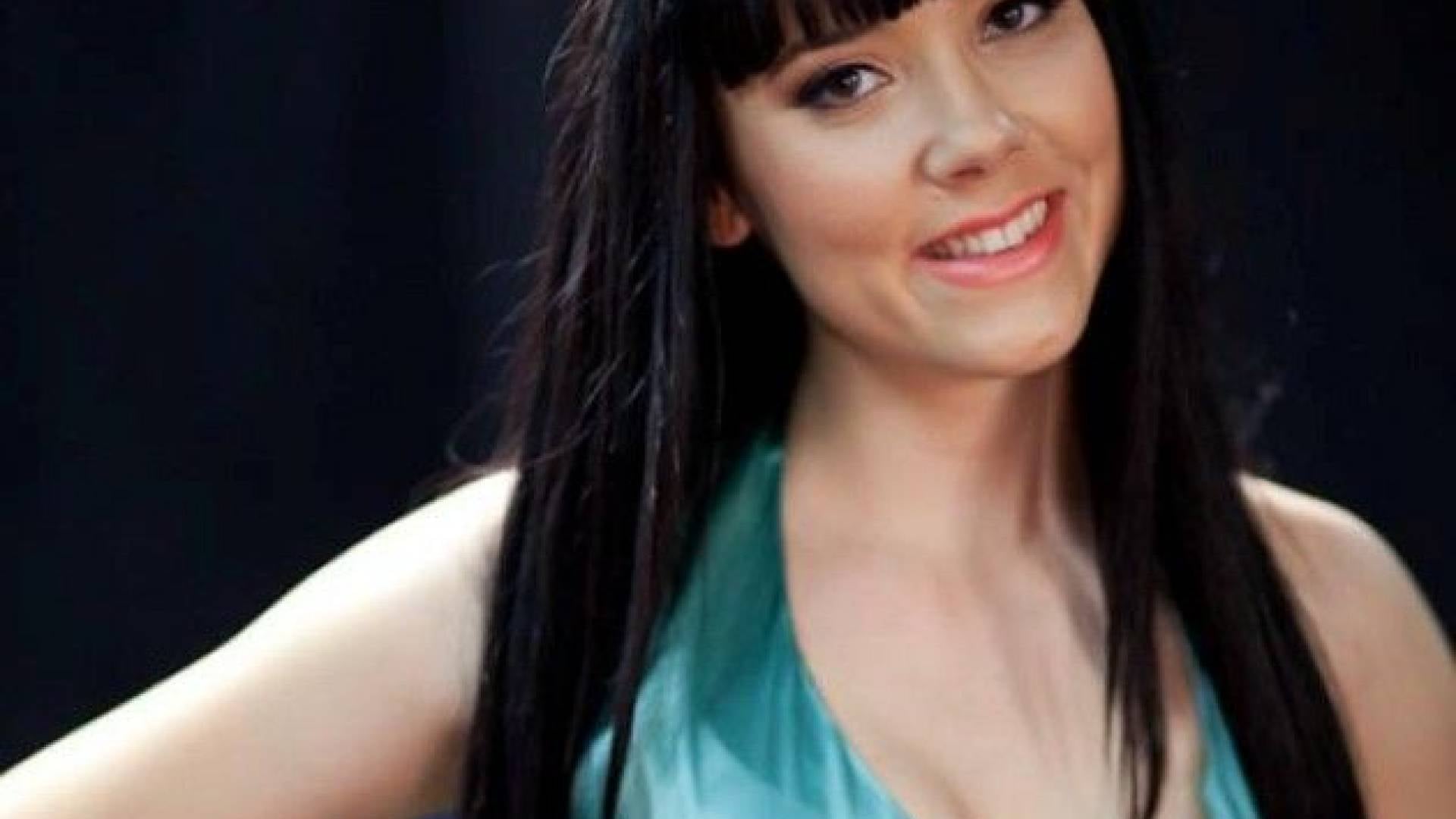 Poletna noč je Almo ponesla med Zvezde.