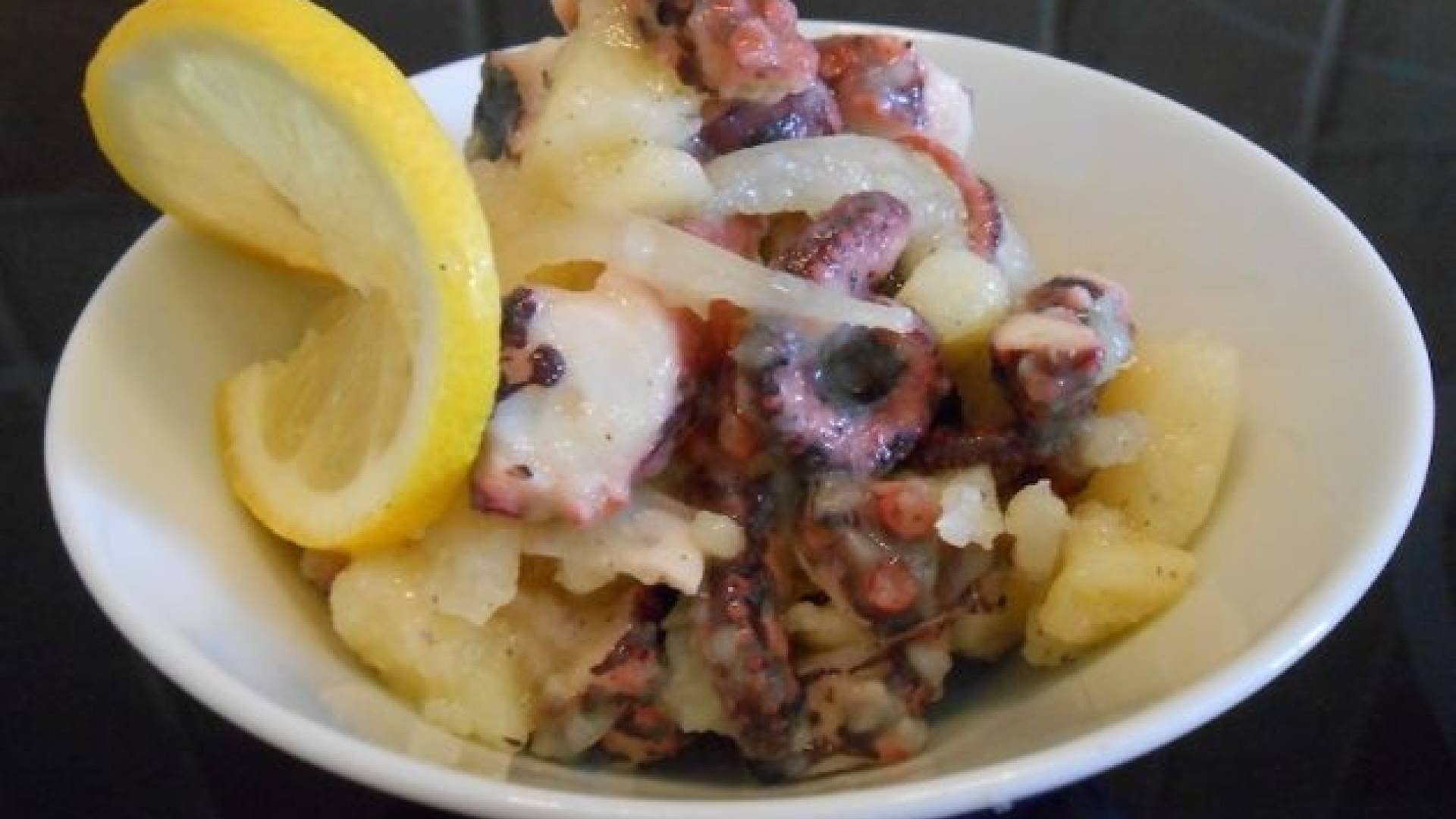 Hobotnica v solati.jpg