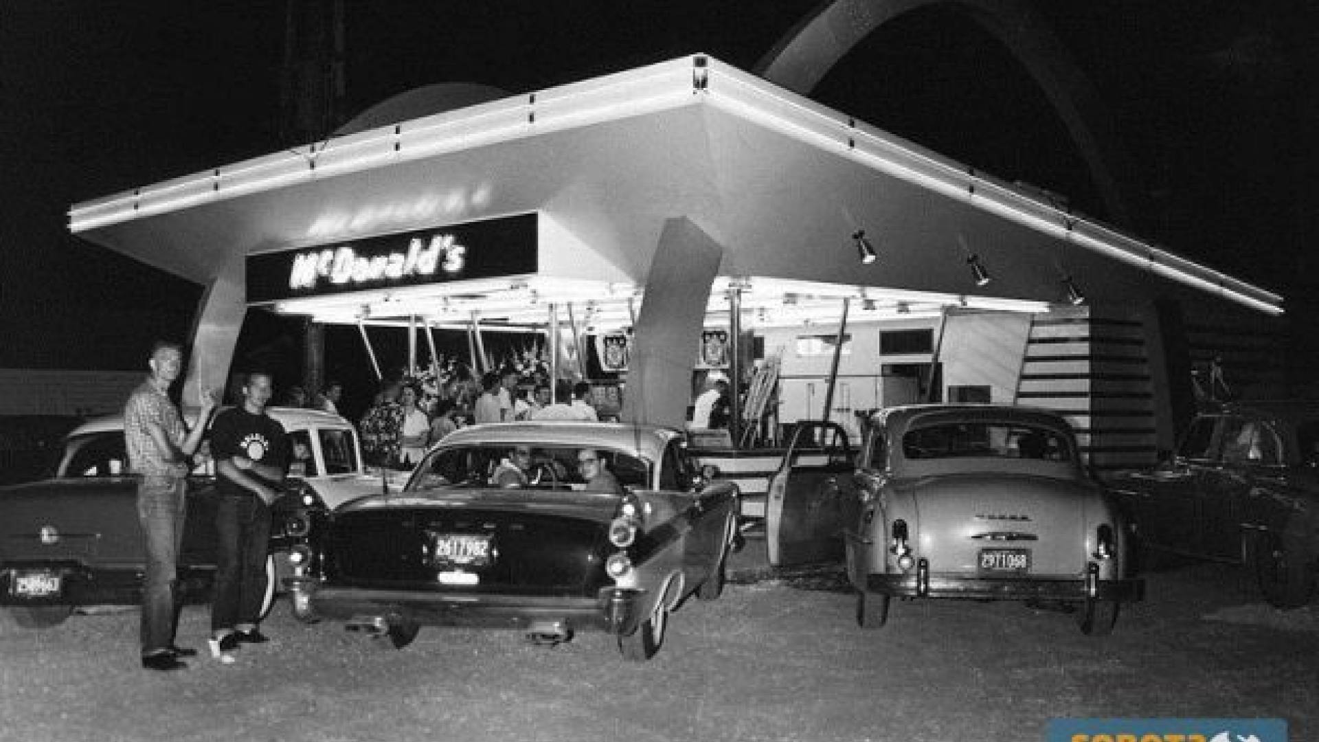  Stranke v McDonaldsovi restavraciji. Fotografija iz leta 1950.