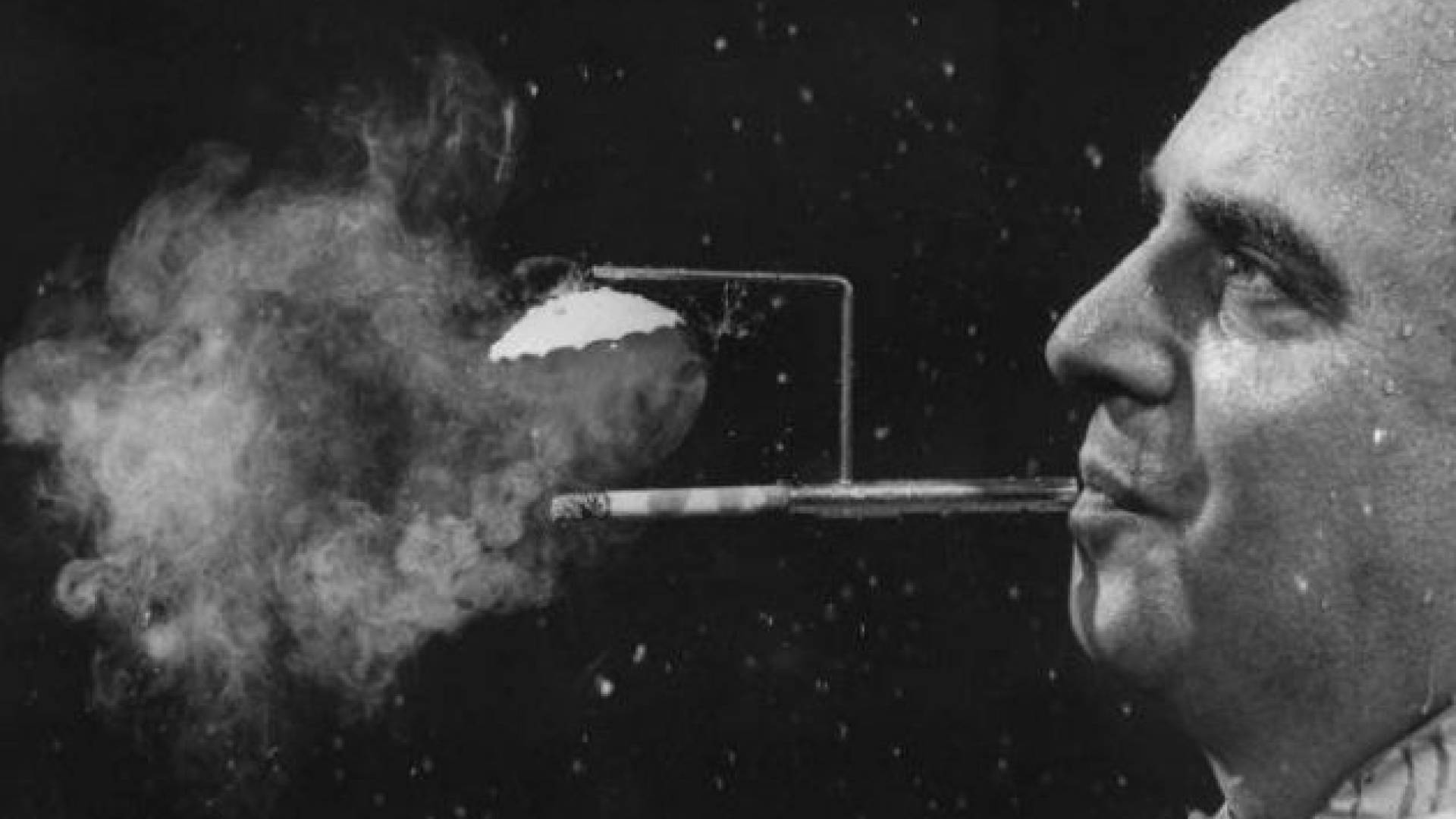 Cigaretno držalo za vse vremenske razmere, ki zaščiti plamen  ob deževnih dneh.