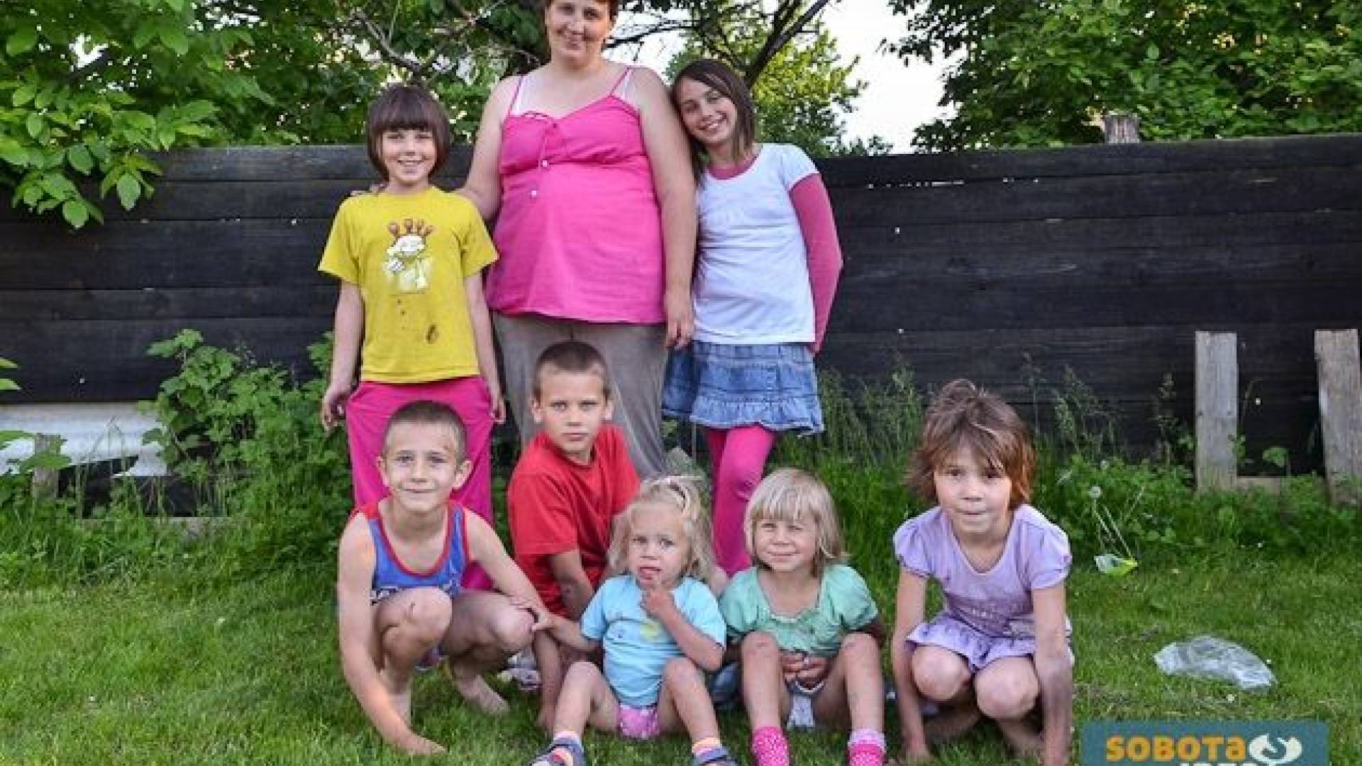 "Rada bi, da bi naša družina imela več denarja, da bi si lahko kupili igrače," je bila odkrita Ines. 