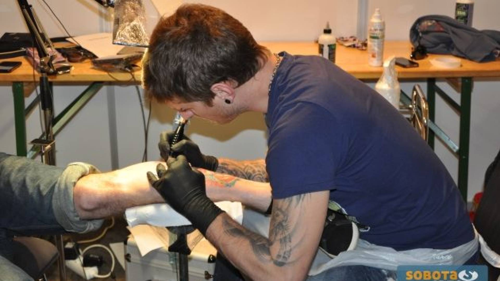 Na Graški konvenciji sta Dejanu drugo mesto prinesla portret Ozzya Osbournea in portret gejše.