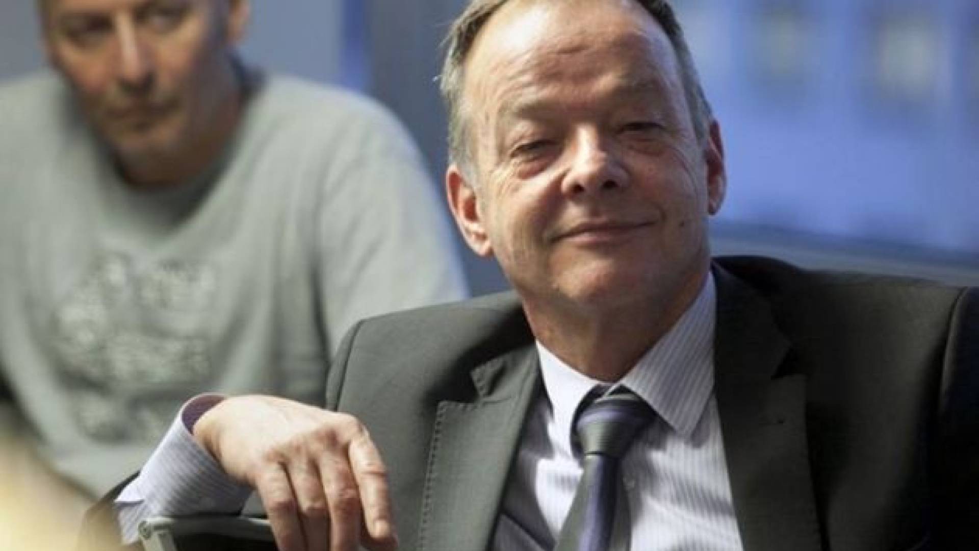 "Pozitivna osebnost, z izkušnjami iz prakse, politično neobremenjen, rad imam ljudi, ne glede na razlike," je o sebi povedal pred volitvami, ko je delal v skupini Panvita. 