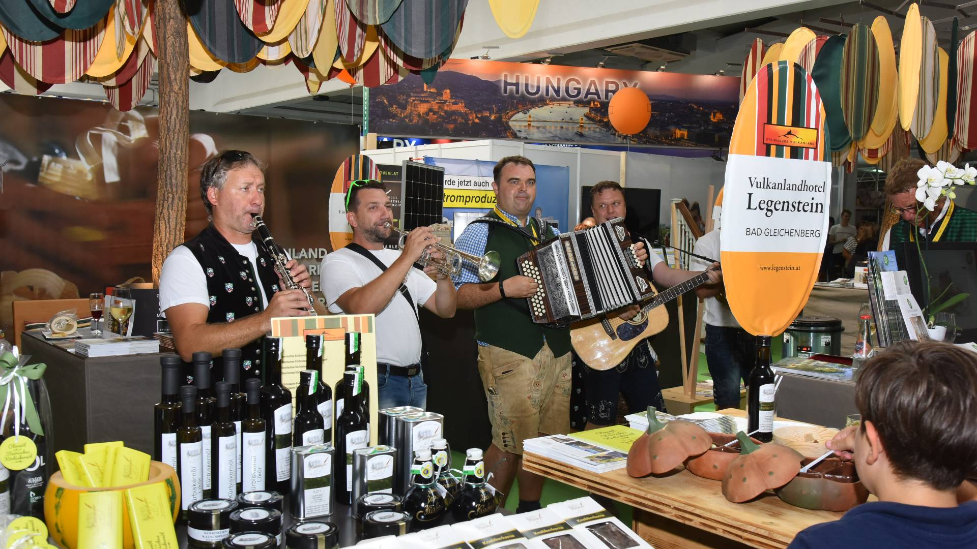 Predstavitve tujih regij in držav.