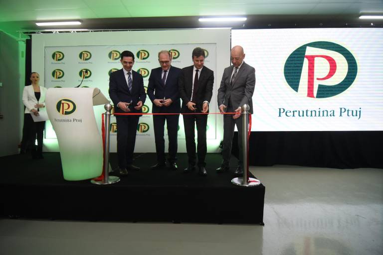 S simboličnim razrezom traku so 23. marca nov distribucijski center v Brezi odprli premier FBiH Fadil Novalić, predsednik uprave Perutnine Ptuj Tibor Šimonka, direktor Perutnine Ptuj BH Mladen Andrić in župan Občine Breza Munib Zaimović.