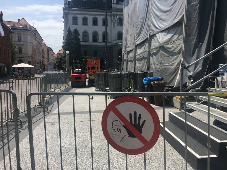 Letos bo poleg omejenega števila ljudi na prizorišču proslave omejeno tudi število nastopajočih, število gostov in predstavnikov medijev. 