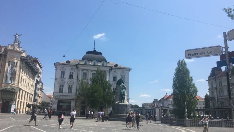 Aktiv delavk in delavcev v kulturi bojkotira letošnjo državno proslavo. Napovedali so antiproslavo z lastnim programom, ki bo ob 19. uri potekala na Prešernovem trgu v Ljubljani. 