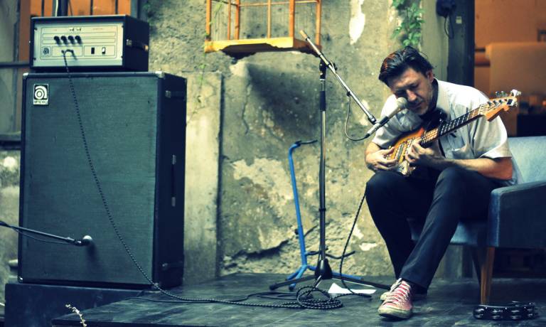 Ob 21. uri se bo v Atriju Akademskega kolegija zgodil koncert Nika Novaka. 