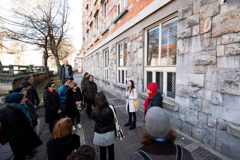 Urbana vrana v soboto ob 16. uri vabi na vodeno kulturno-turistično turo Misterij ženske literarne Ljubljane. 