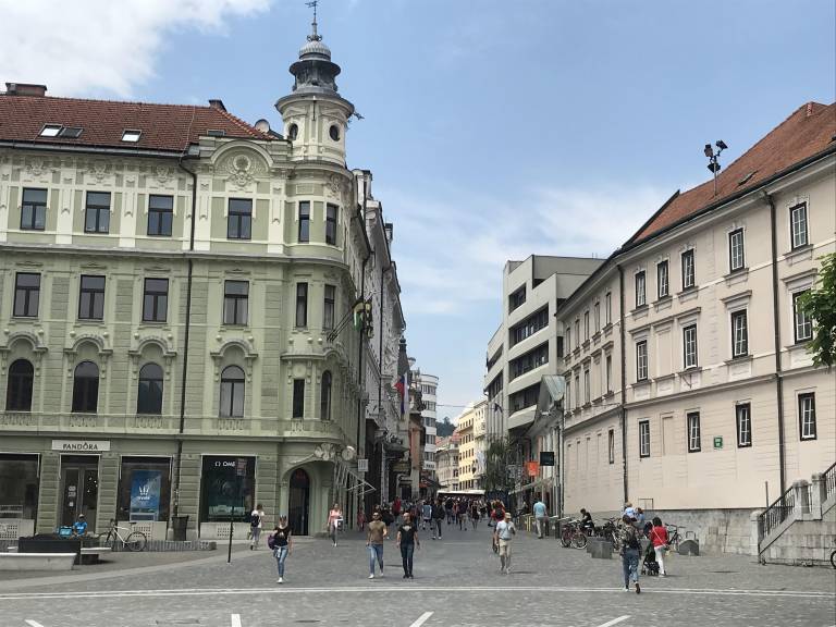 Začele so se počitnice, mnogi so zato izkoristili podaljšan konec tedna in se odpravili na morje. Vseeno pa je bilo v središču mesta videti precej ljudi.