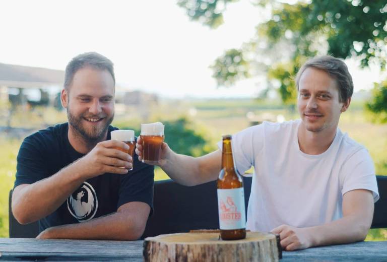 Primož in Simon sta prijatelja že od vrtca, pa tudi soseda. 