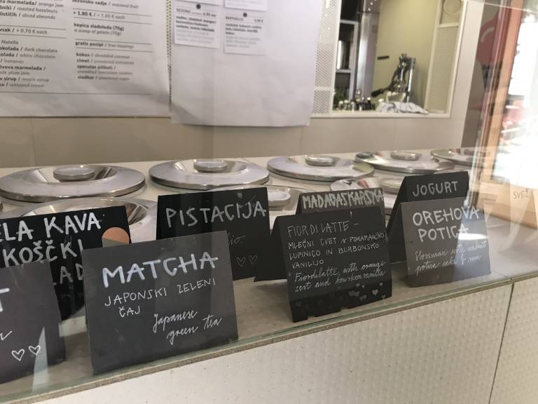 Nekateri pridejo k nam samo zaradi matche, povedo v Galeteriji Romantika. 