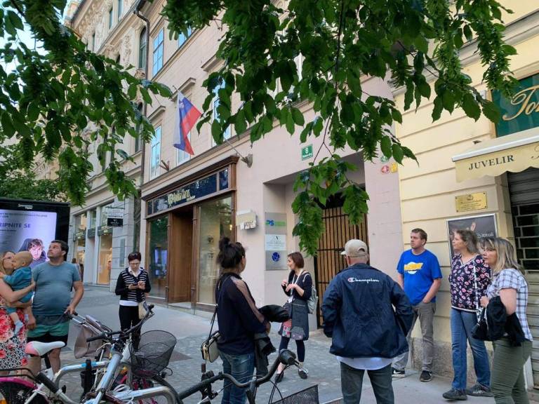 Ljubljano si lahko ogledamo peš, s kolesom ali pa z ladjico.