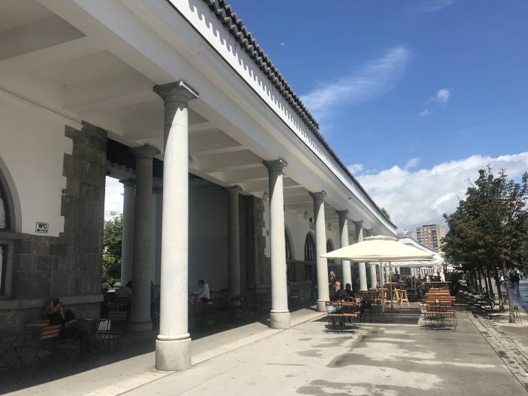 Plečnikove arkade so del ljubljanske mestne tržnice.